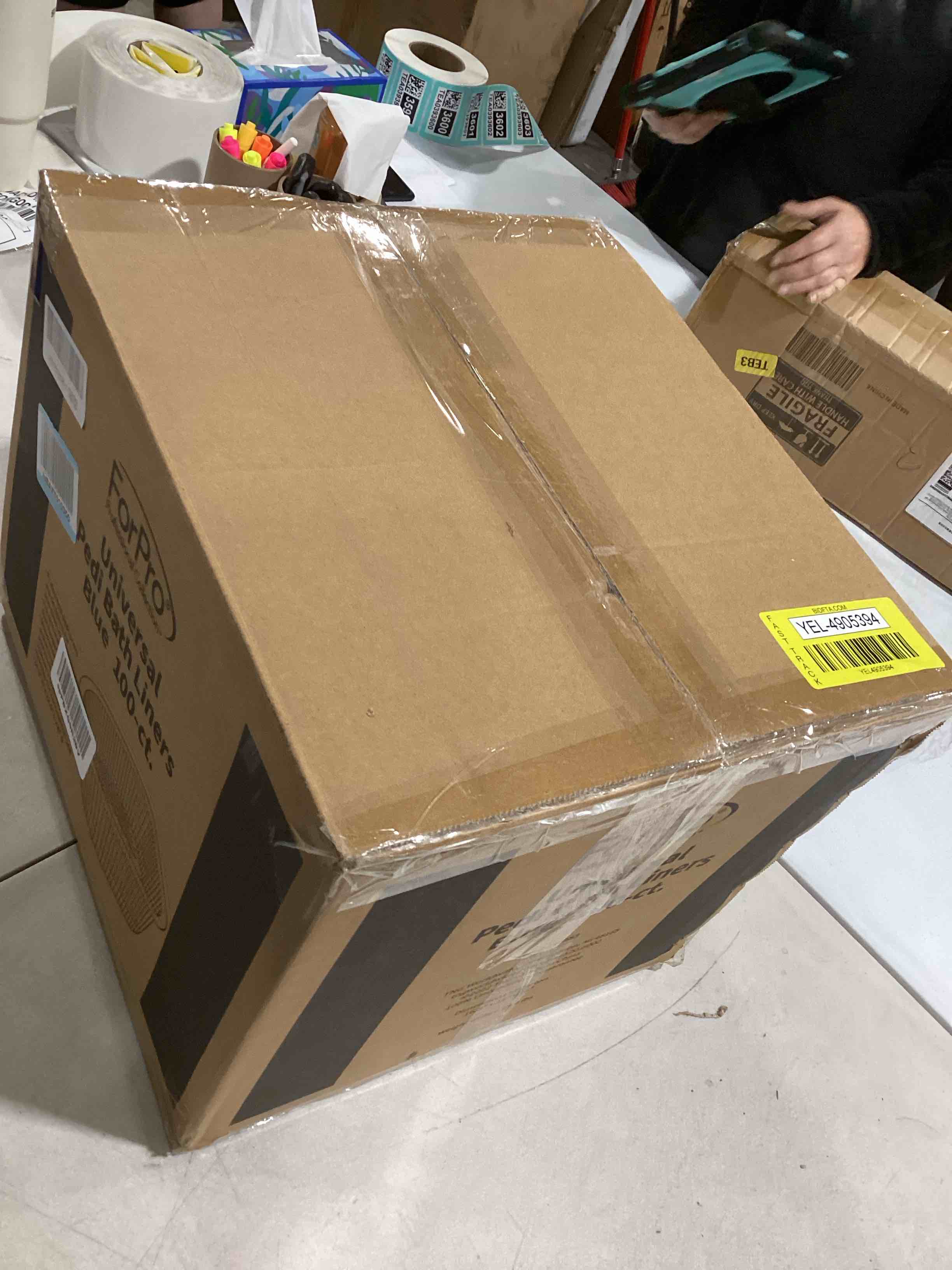 https://s3.amazonaws.com/lotting-images-prod/bidfta/YEL4905394_1728905060643.jpeg