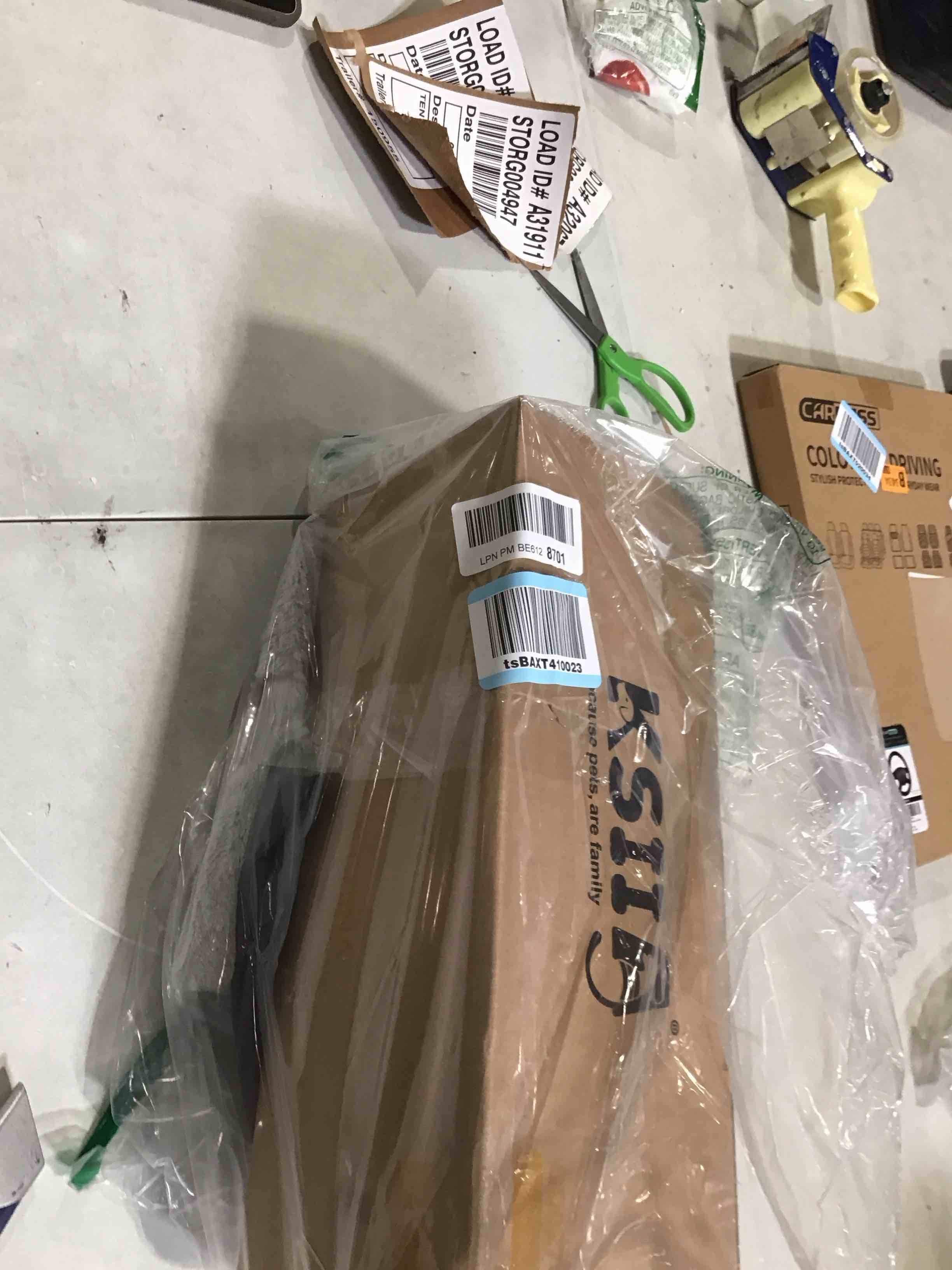 https://s3.amazonaws.com/lotting-images-prod/bidfta/YEL4905660_1728408058210.jpeg