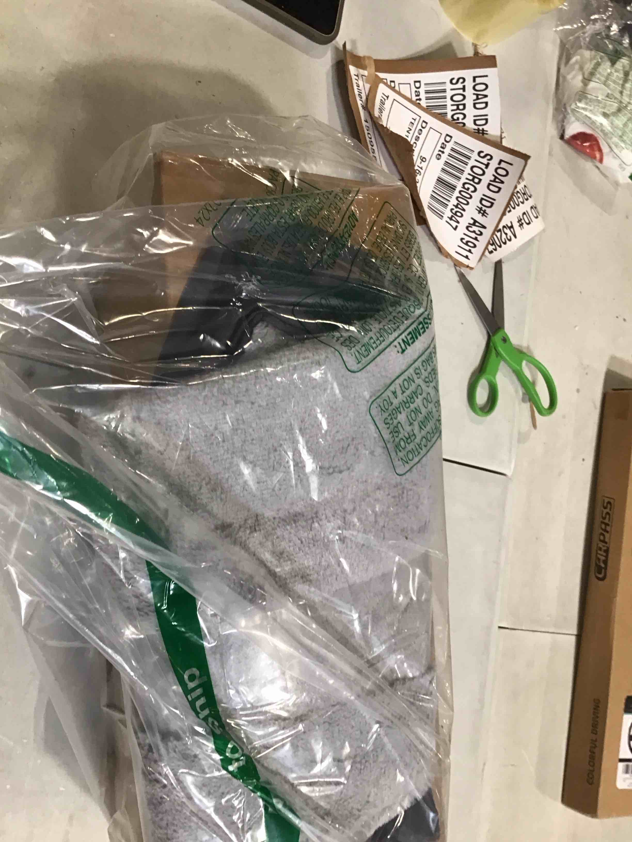 https://s3.amazonaws.com/lotting-images-prod/bidfta/YEL4905660_1728408063400.jpeg