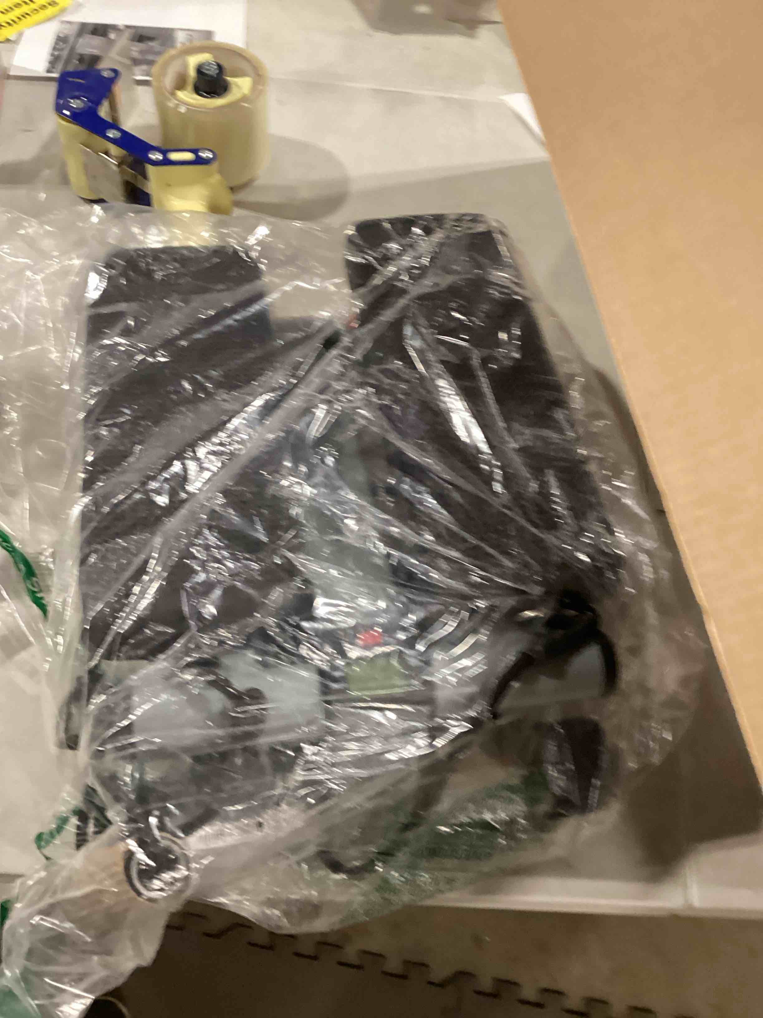 https://s3.amazonaws.com/lotting-images-prod/bidfta/YEL4906681_1729687728210.jpeg