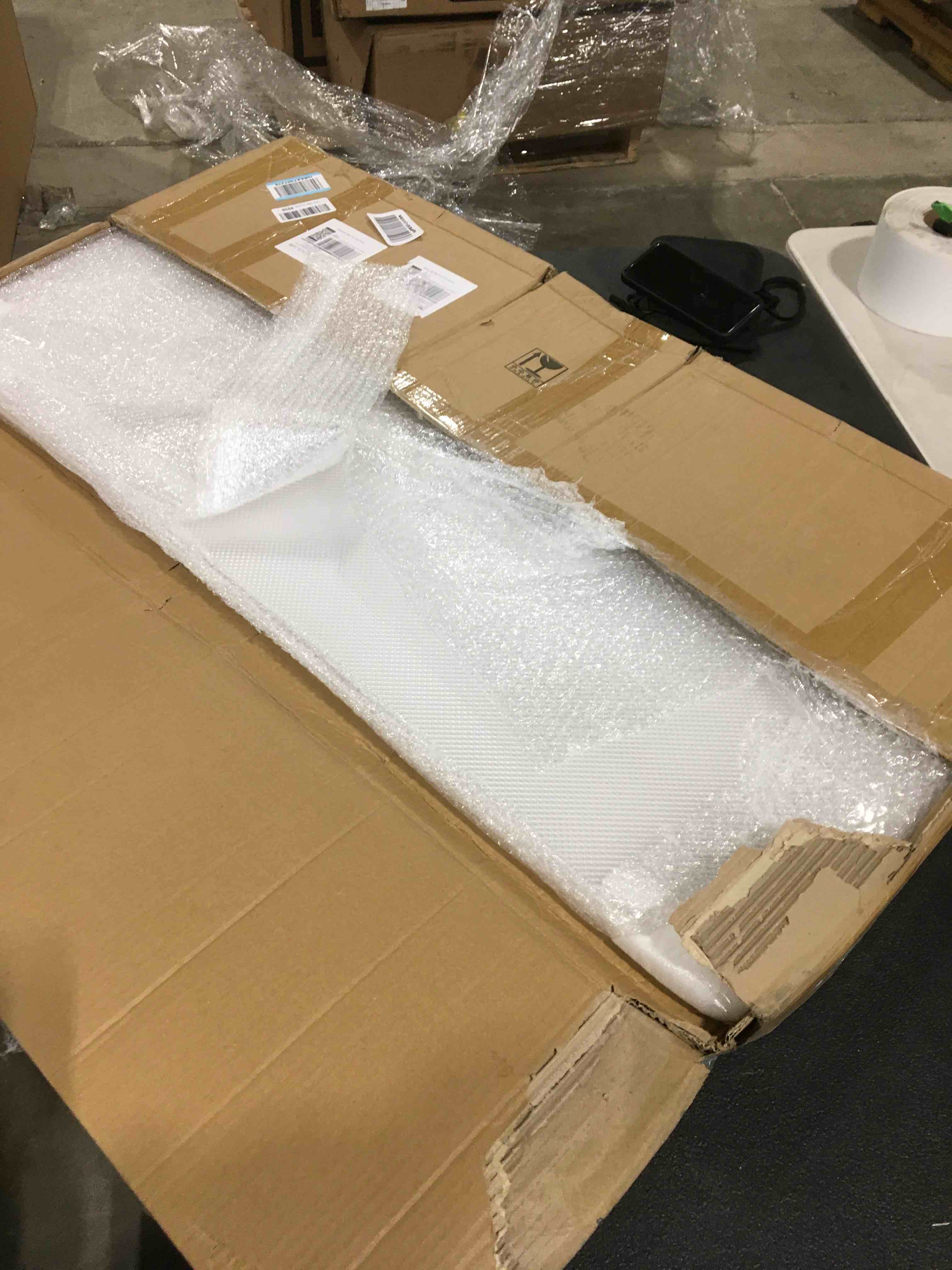 https://s3.amazonaws.com/lotting-images-prod/bidfta/YEL4907014_1728396674091.jpeg