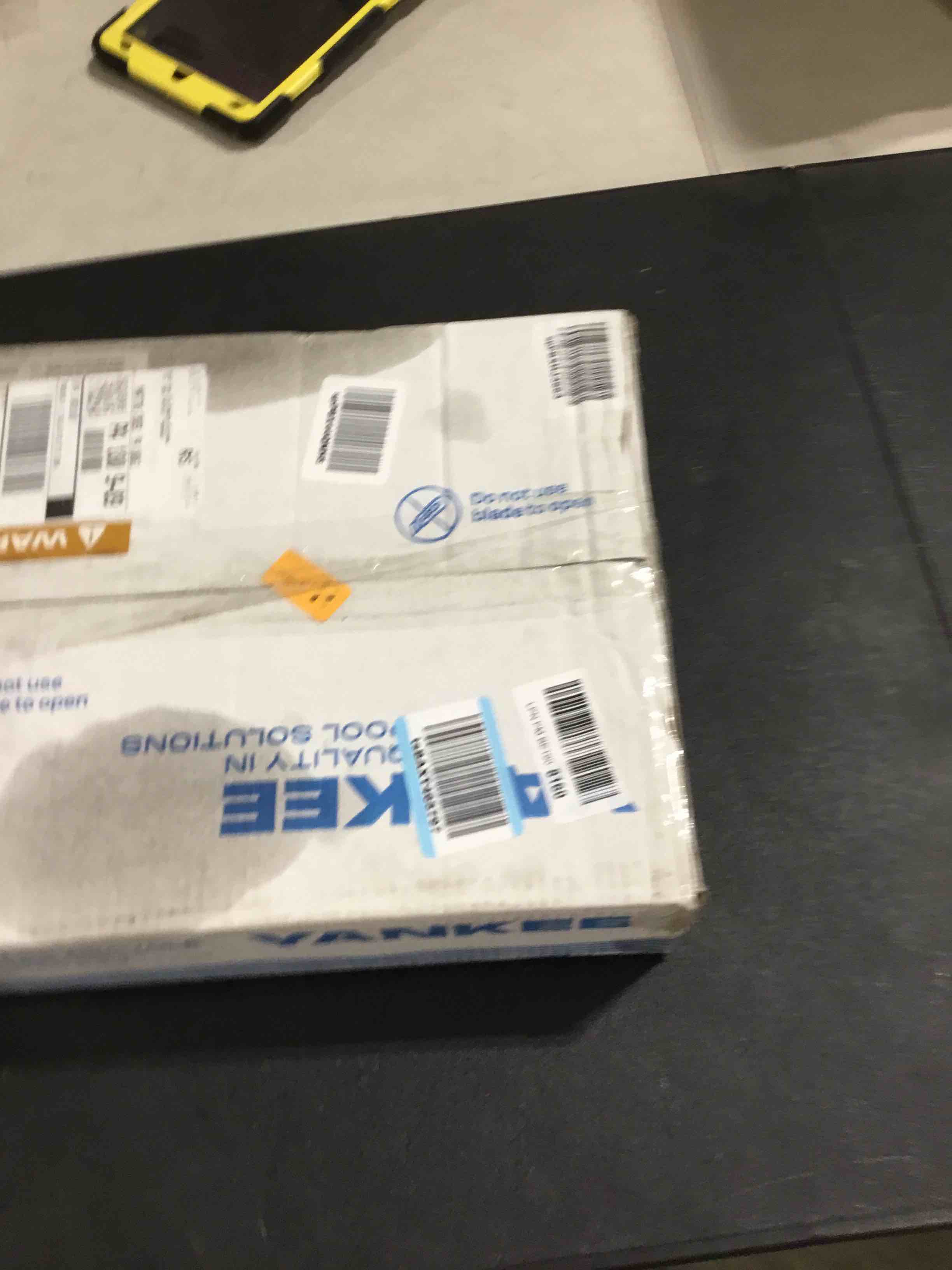 https://s3.amazonaws.com/lotting-images-prod/bidfta/YEL4907232_1728906867619.jpeg