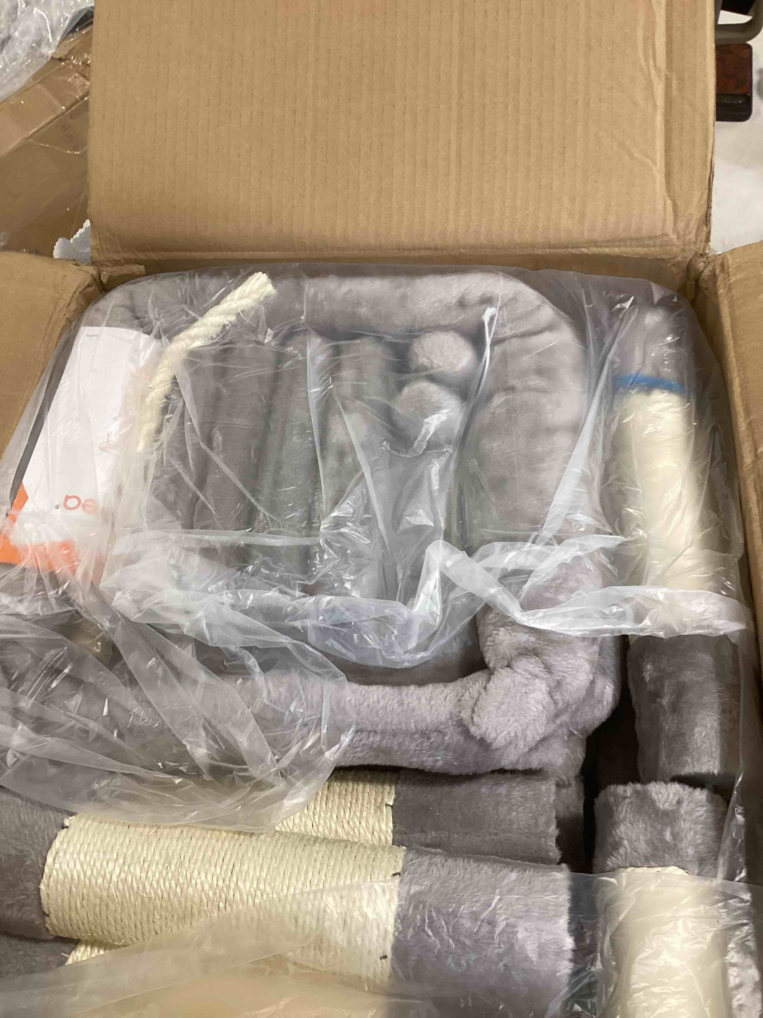 https://s3.amazonaws.com/lotting-images-prod/bidfta/YEL4907742_1729183656187.jpeg