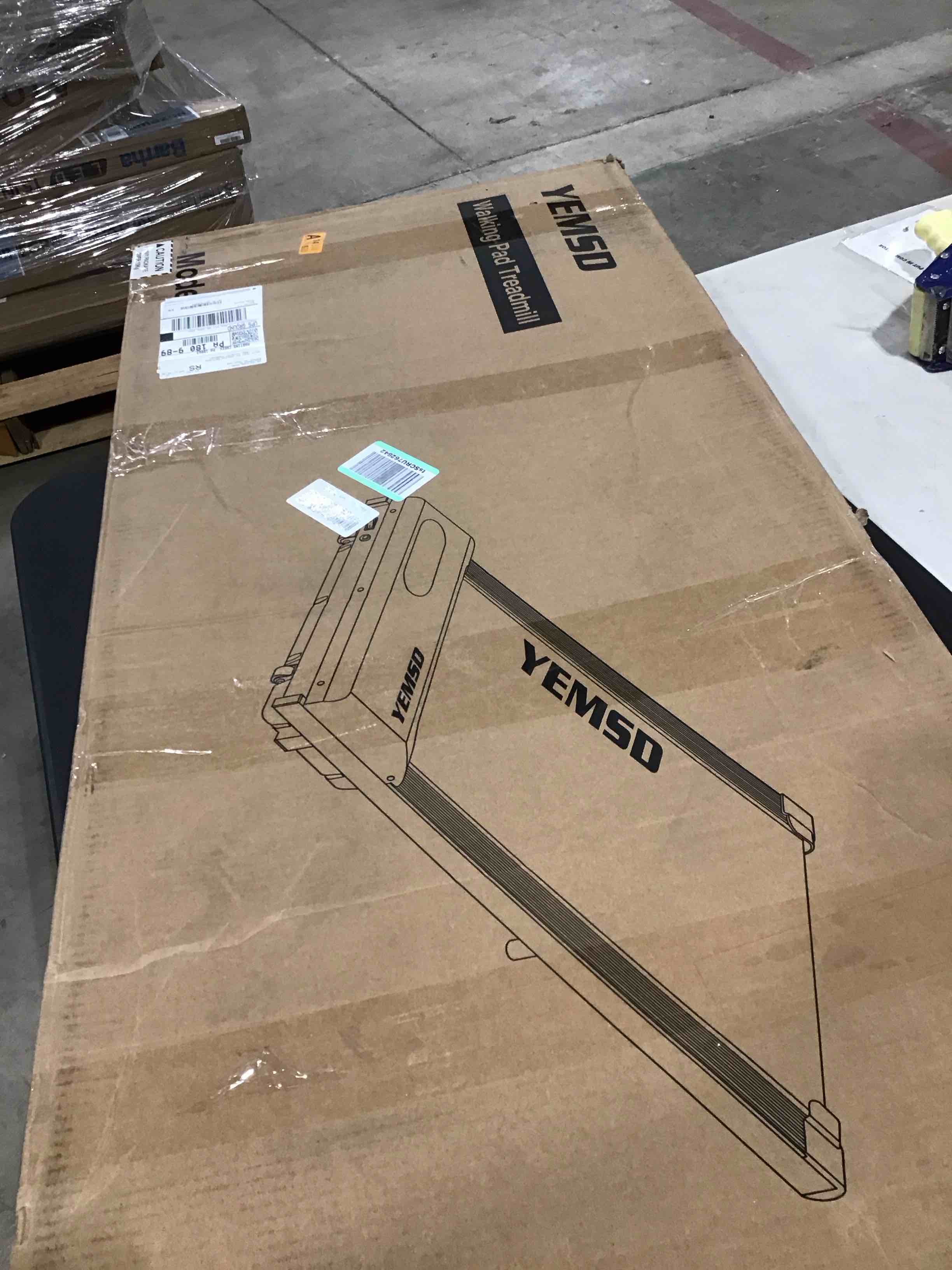 https://s3.amazonaws.com/lotting-images-prod/bidfta/YEL4908111_1729854683407.jpeg