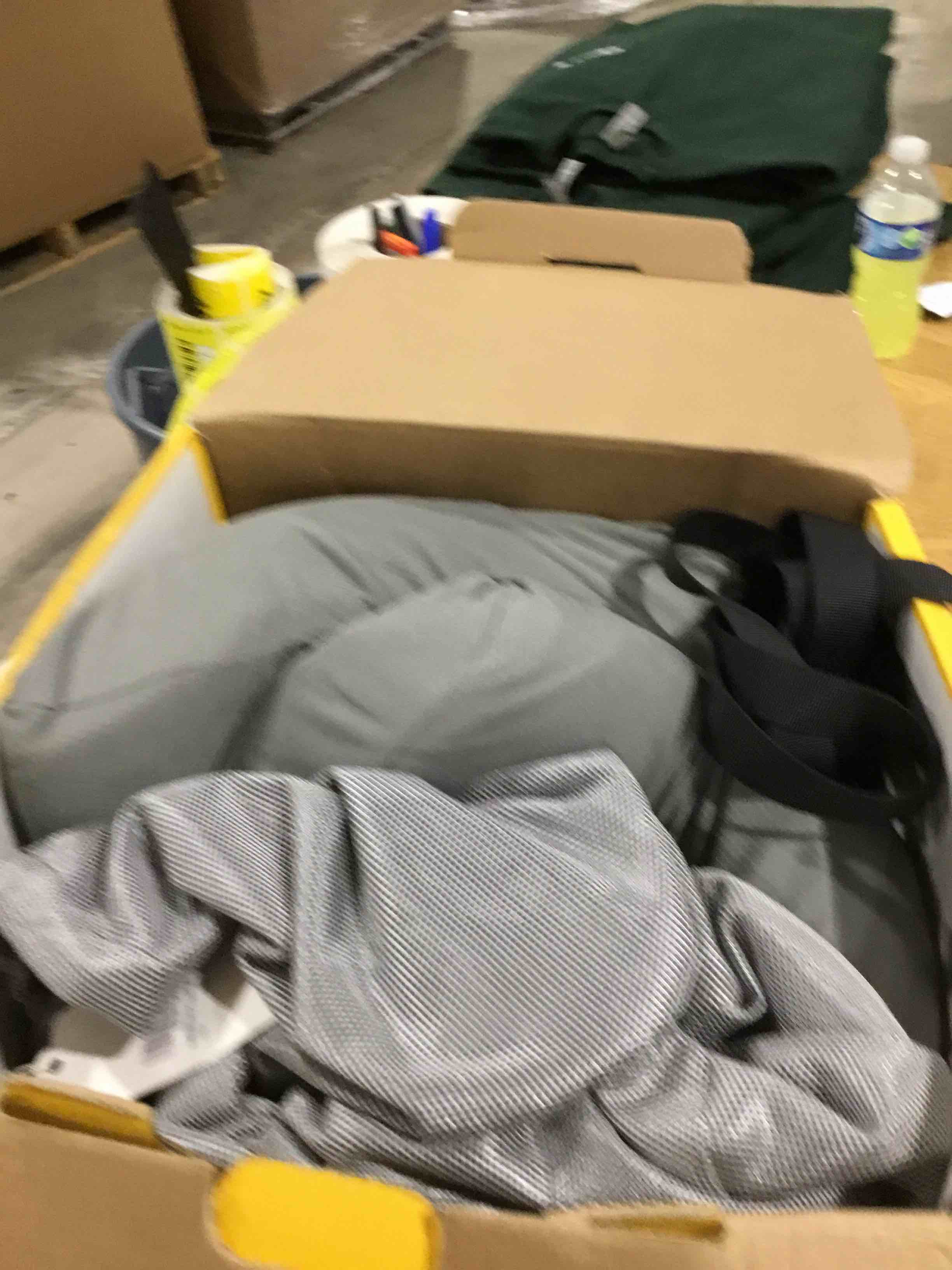 https://s3.amazonaws.com/lotting-images-prod/bidfta/YEL4909511_1727098173730.jpeg