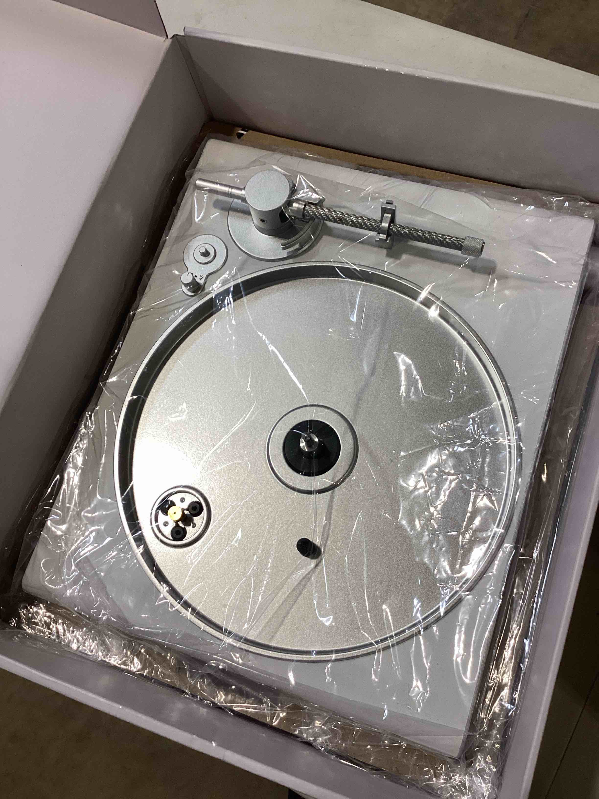 https://s3.amazonaws.com/lotting-images-prod/bidfta/YEL4911335_1714399788055.jpeg