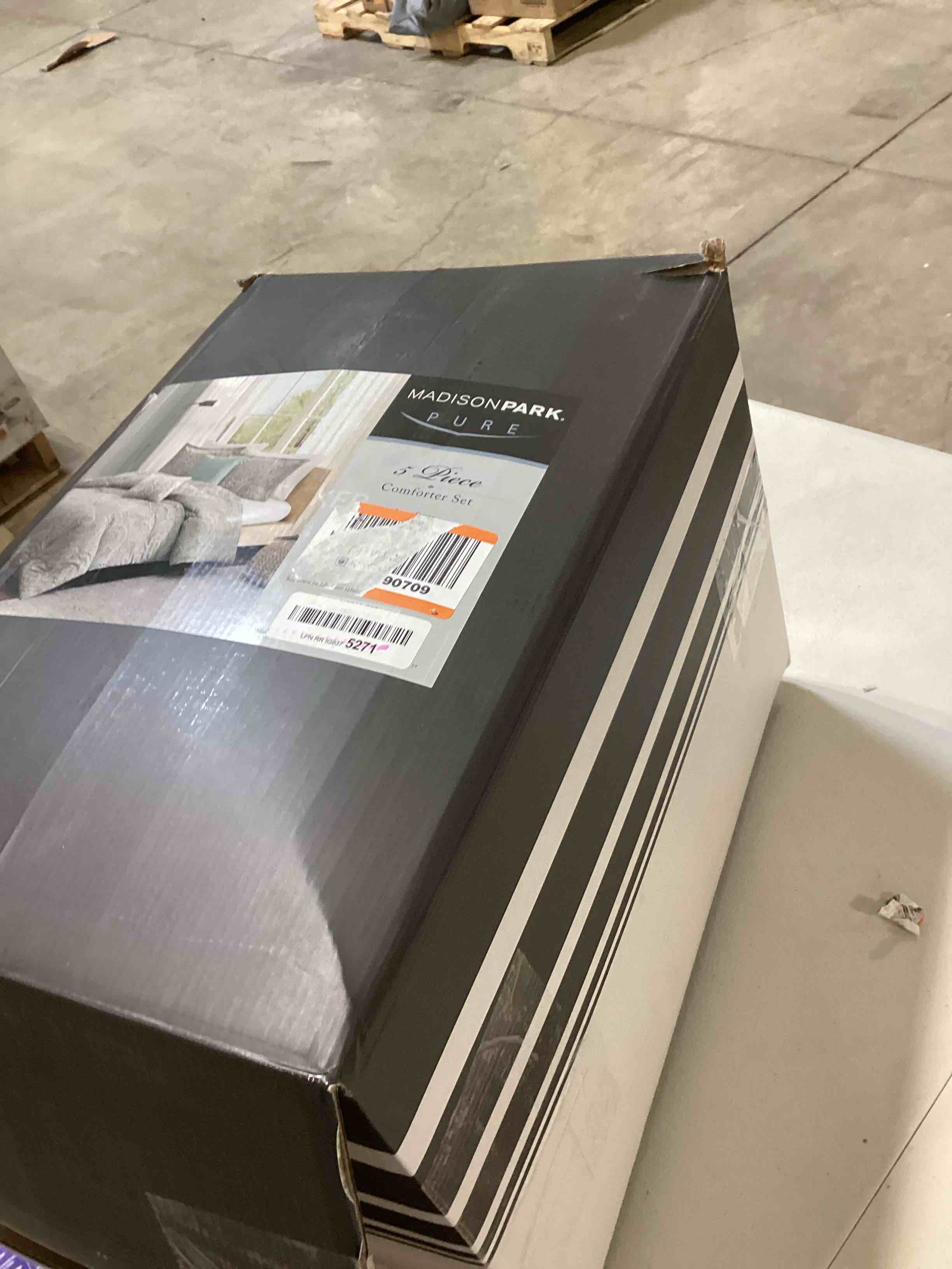 https://s3.amazonaws.com/lotting-images-prod/bidfta/YEL4911345_1714401562344.jpeg