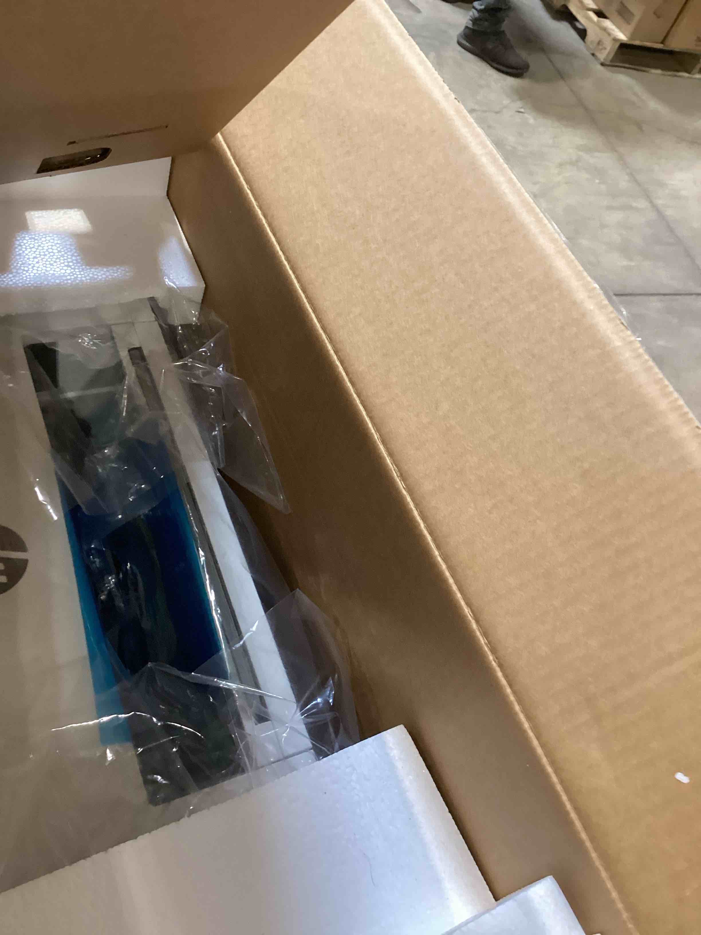 https://s3.amazonaws.com/lotting-images-prod/bidfta/YEL4911357_1714405639124.jpeg