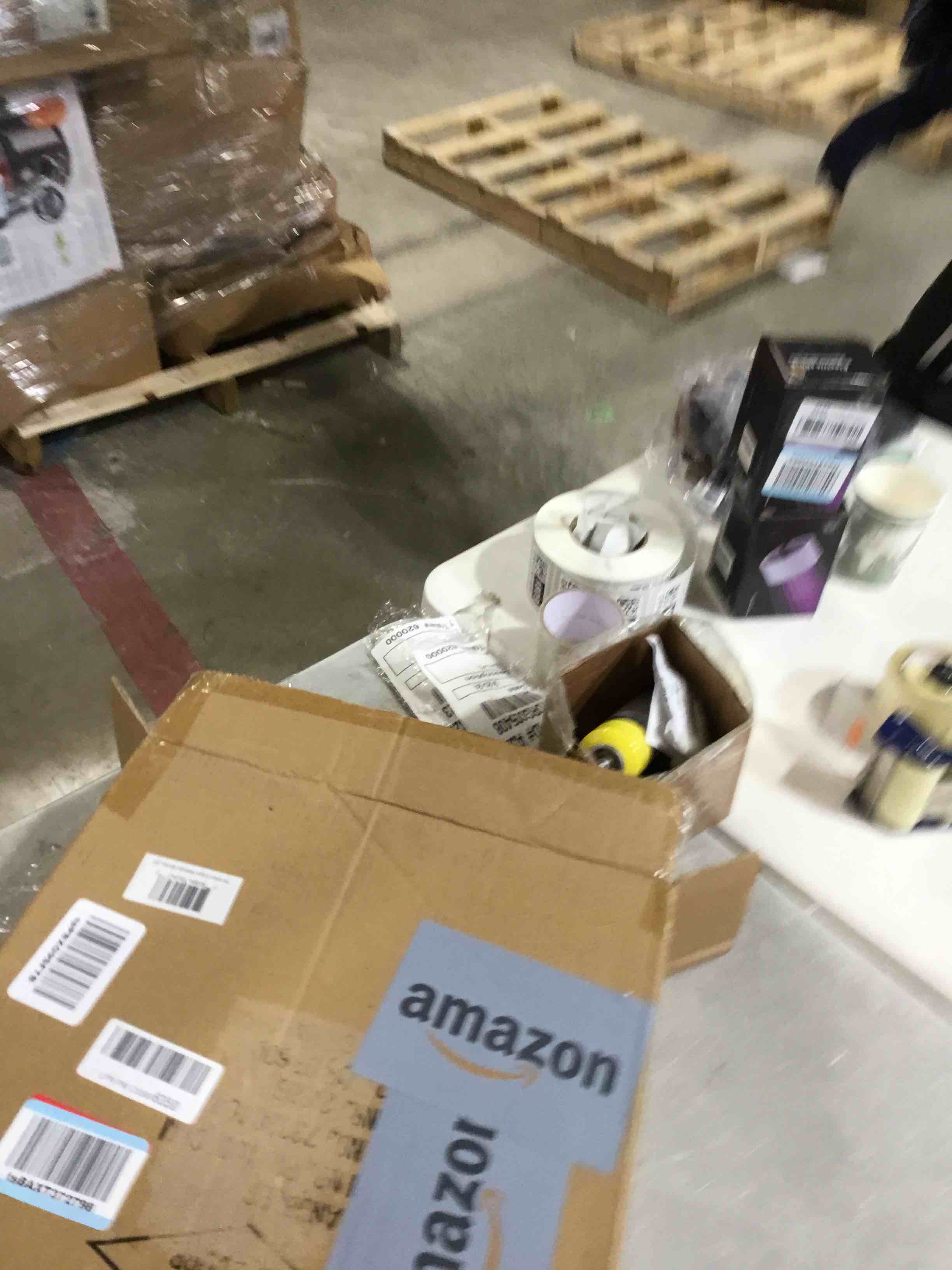 https://s3.amazonaws.com/lotting-images-prod/bidfta/YEL4913613_1728659028999.jpeg