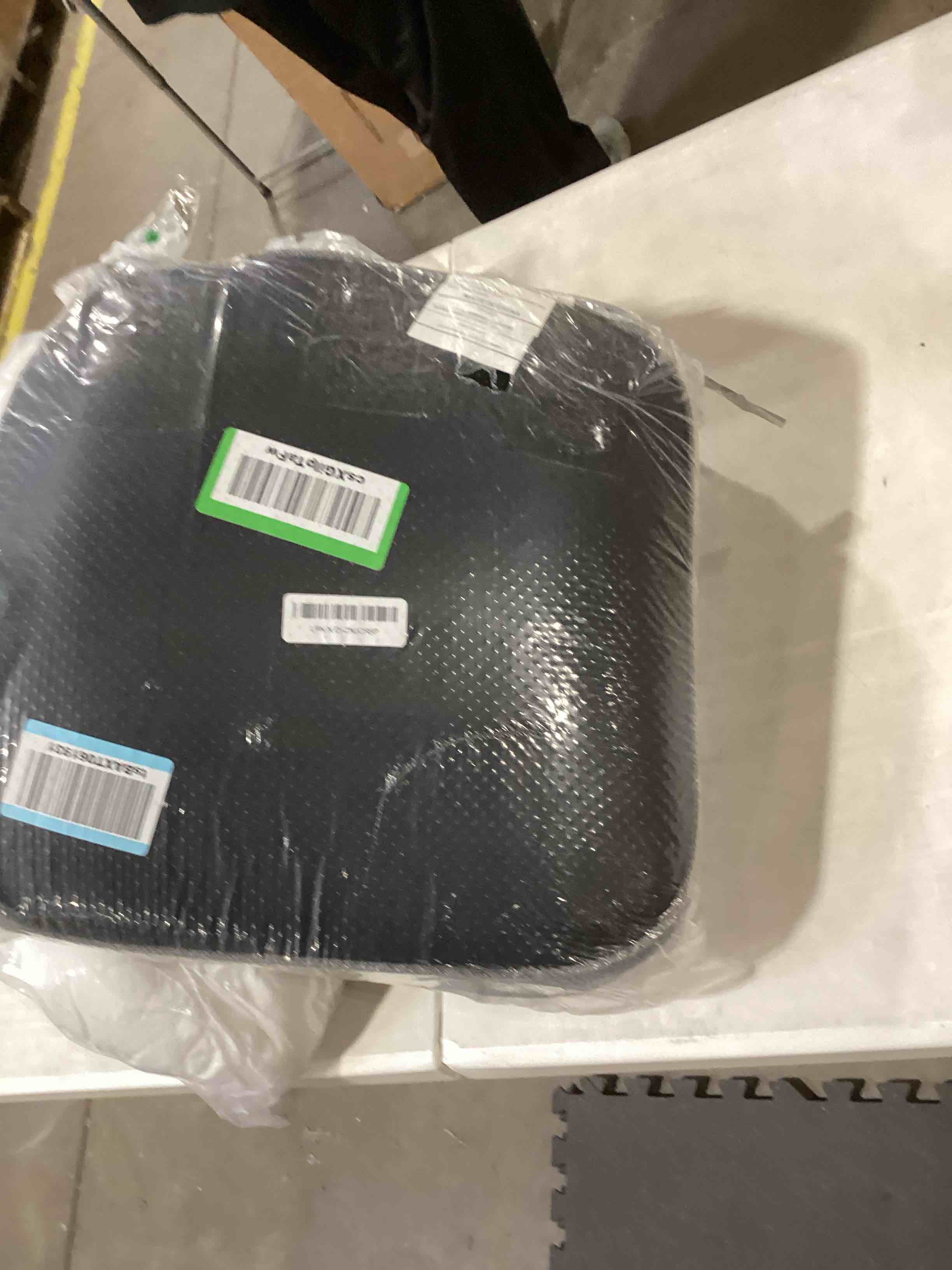 https://s3.amazonaws.com/lotting-images-prod/bidfta/YEL4914006_1729001922127.jpeg