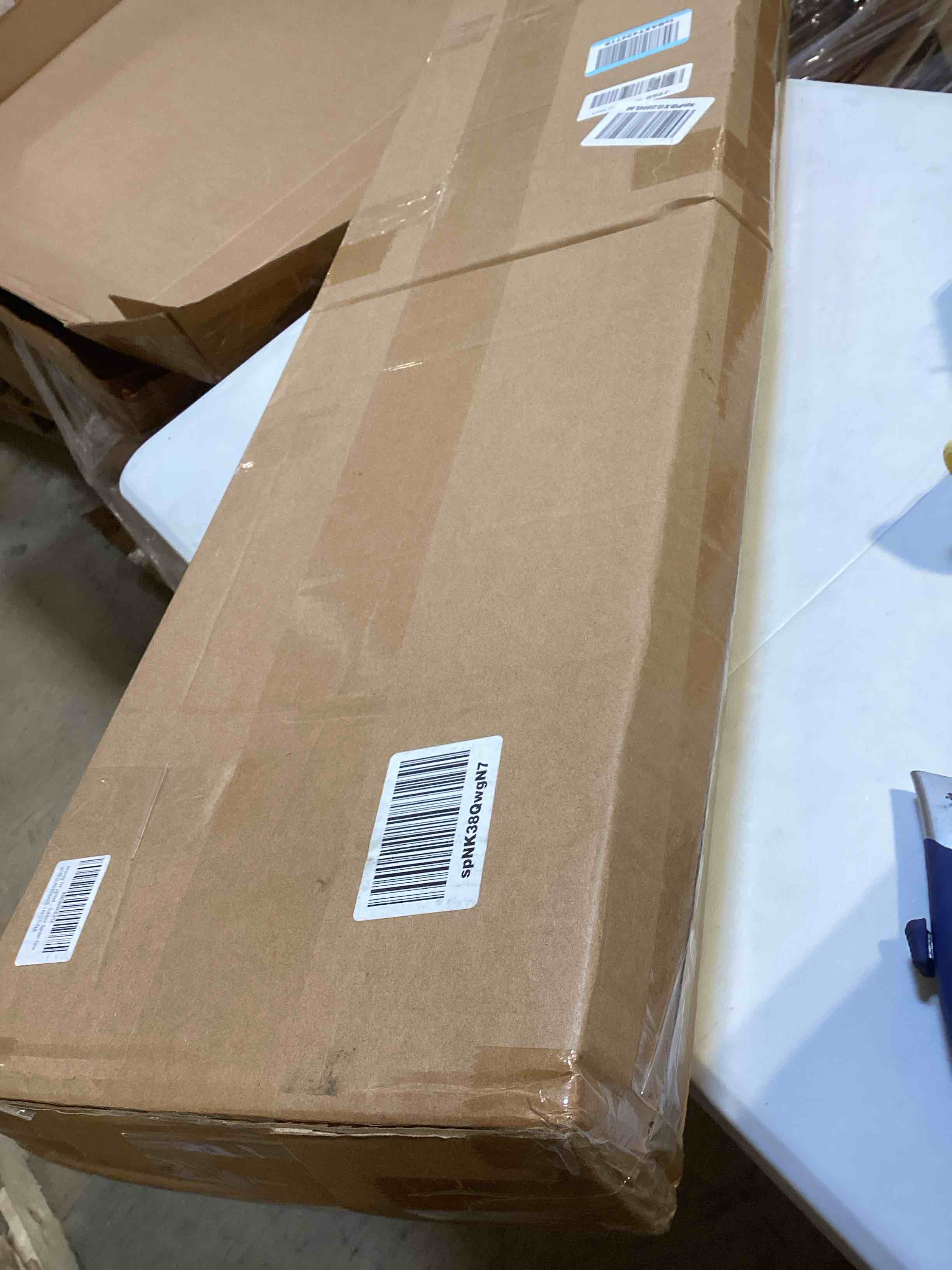 https://s3.amazonaws.com/lotting-images-prod/bidfta/YEL4915095_1726858448575.jpeg