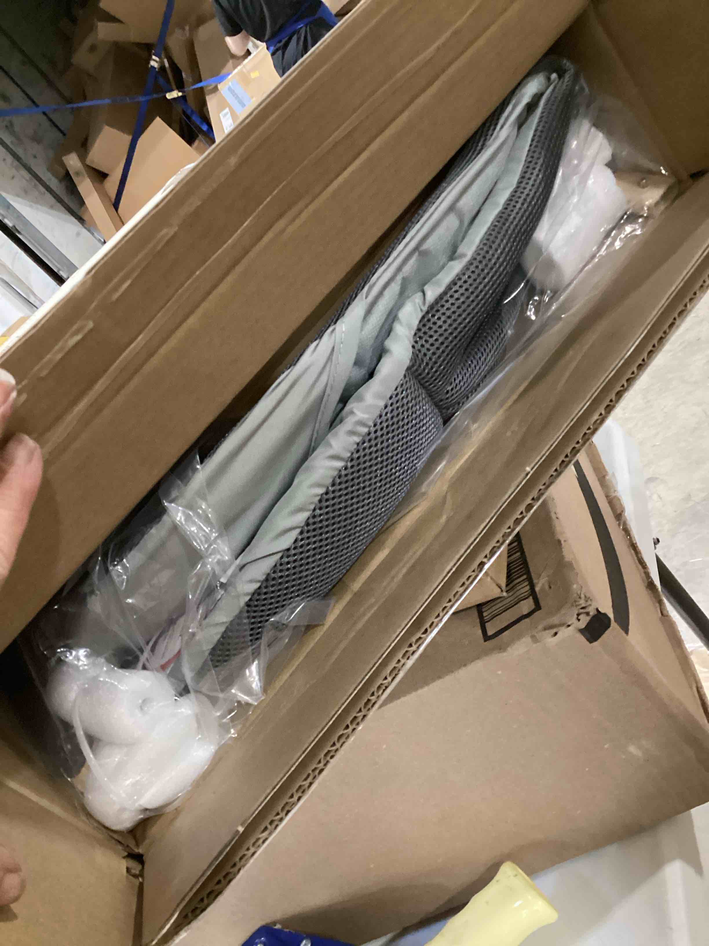 https://s3.amazonaws.com/lotting-images-prod/bidfta/YEL4915205_1727093656458.jpeg