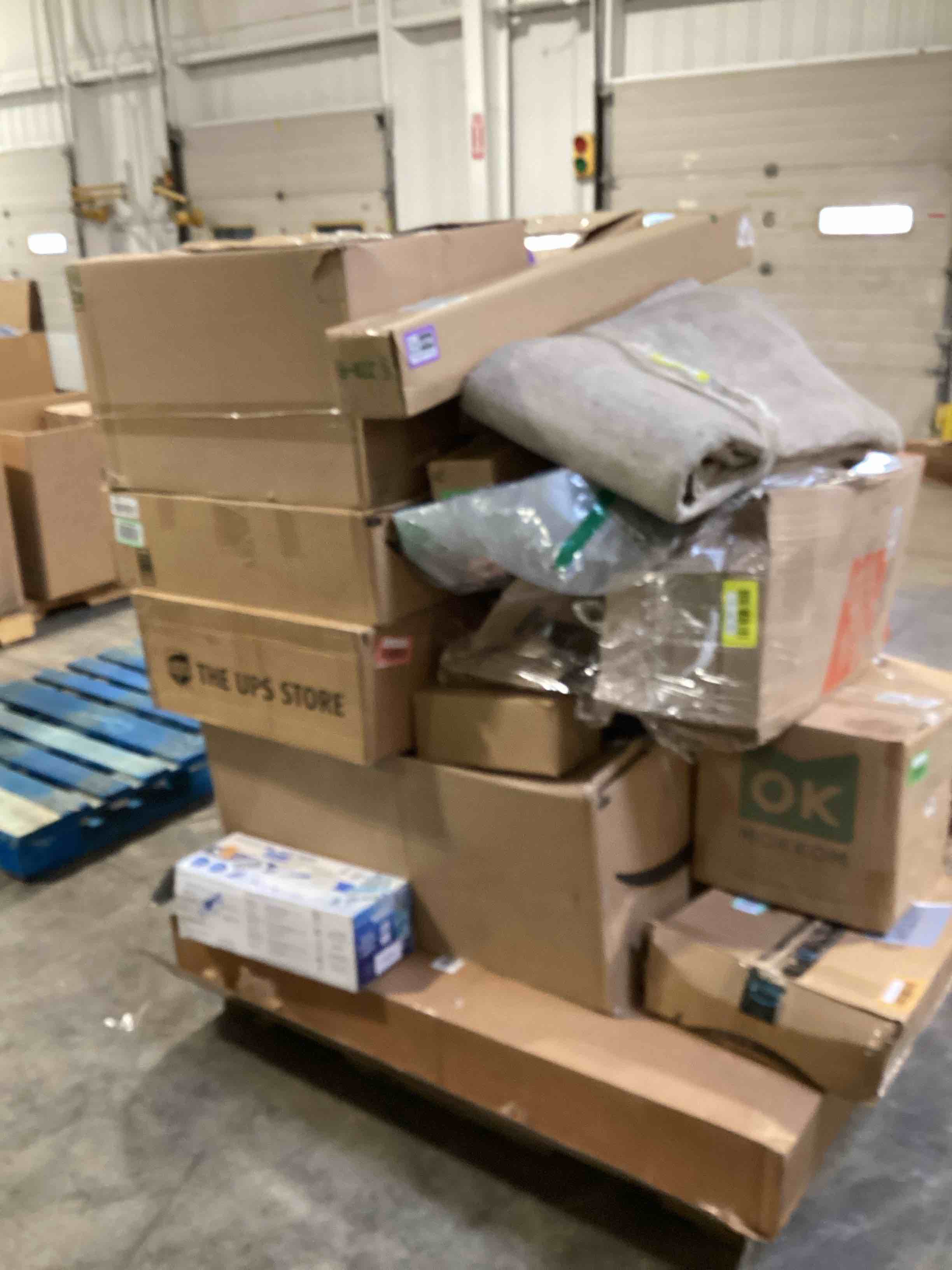 https://s3.amazonaws.com/lotting-images-prod/bidfta/YEL4915860_1728579804898.jpeg