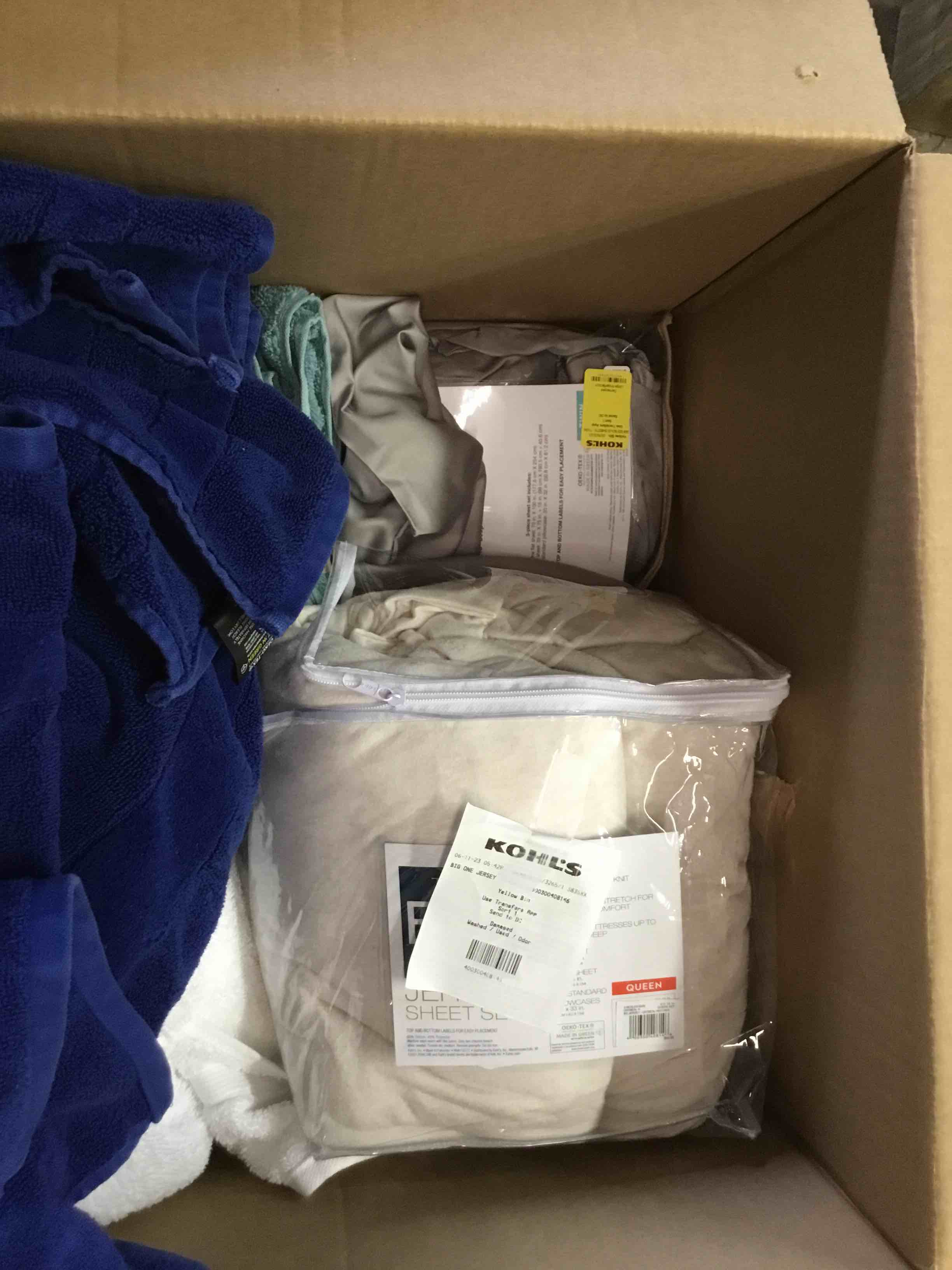 https://s3.amazonaws.com/lotting-images-prod/bidfta/YEL4919009_1689794326749.jpeg