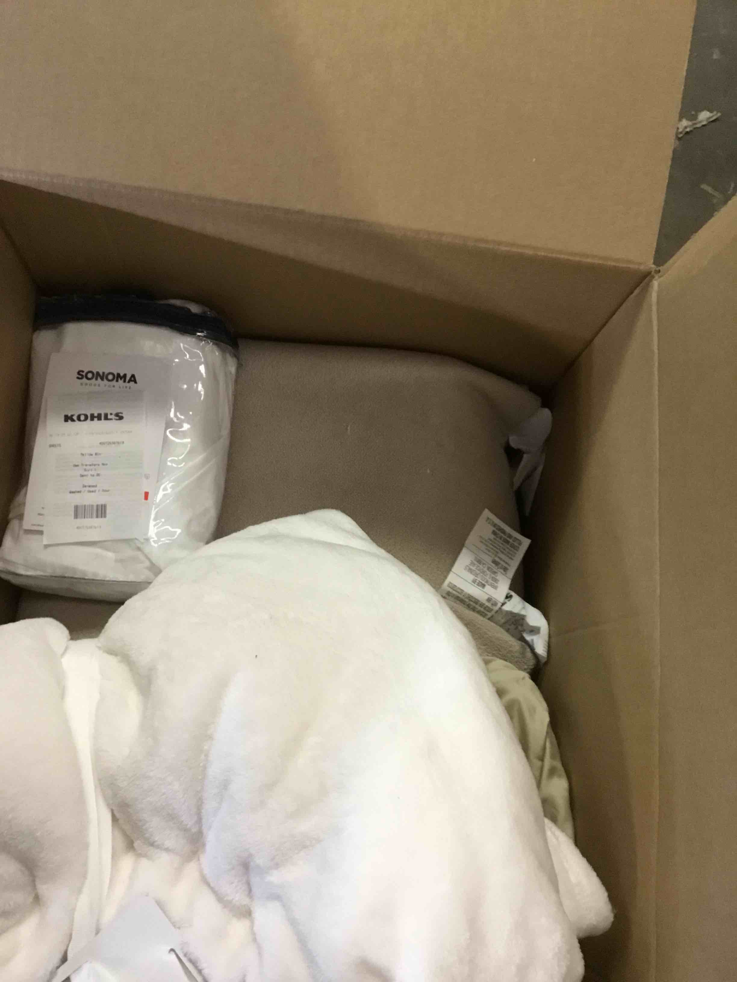 https://s3.amazonaws.com/lotting-images-prod/bidfta/YEL4919010_1689794553042.jpeg