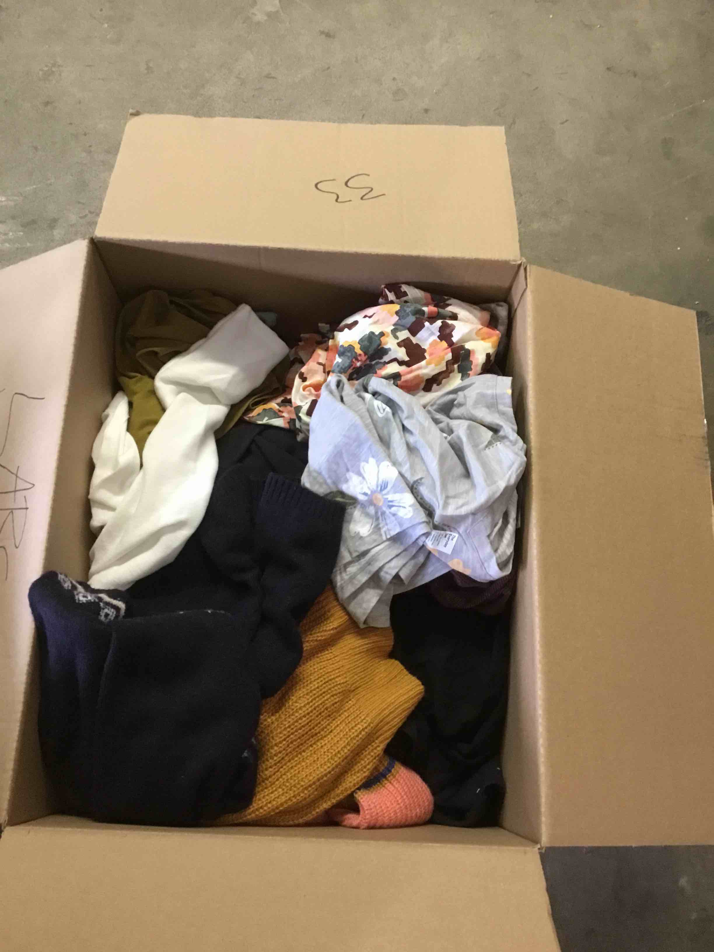 Women’s Size L/XL Clothing Bundle 
