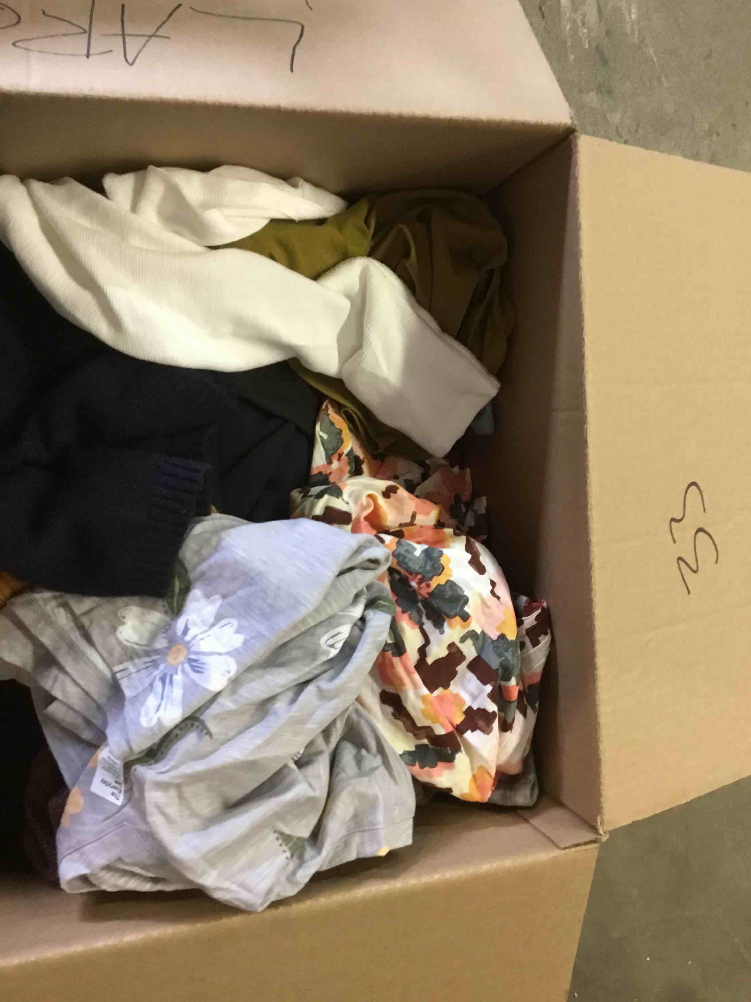 https://s3.amazonaws.com/lotting-images-prod/bidfta/YEL4919023_1689797719107.jpeg