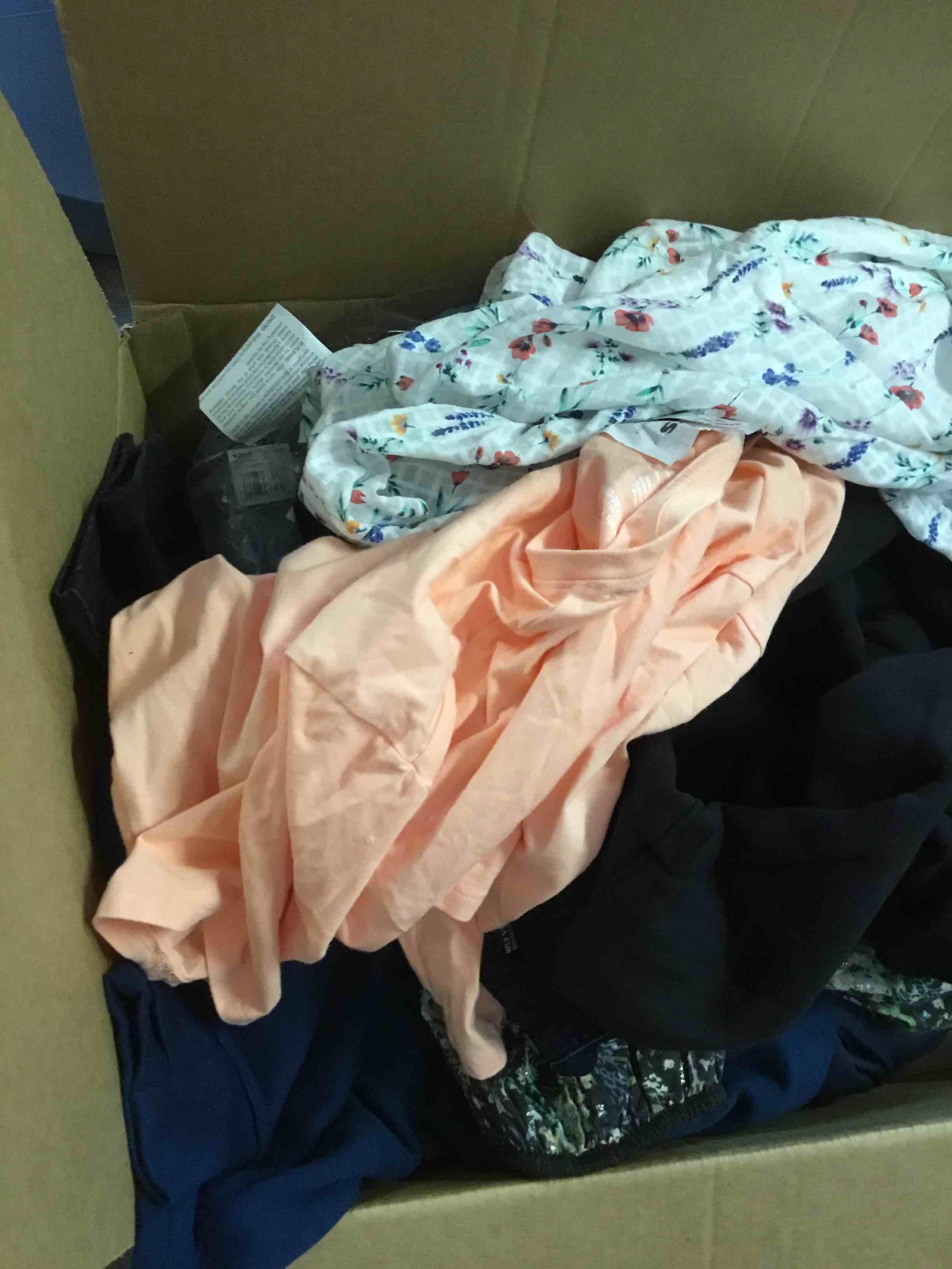 https://s3.amazonaws.com/lotting-images-prod/bidfta/YEL4919030_1689799100035.jpeg