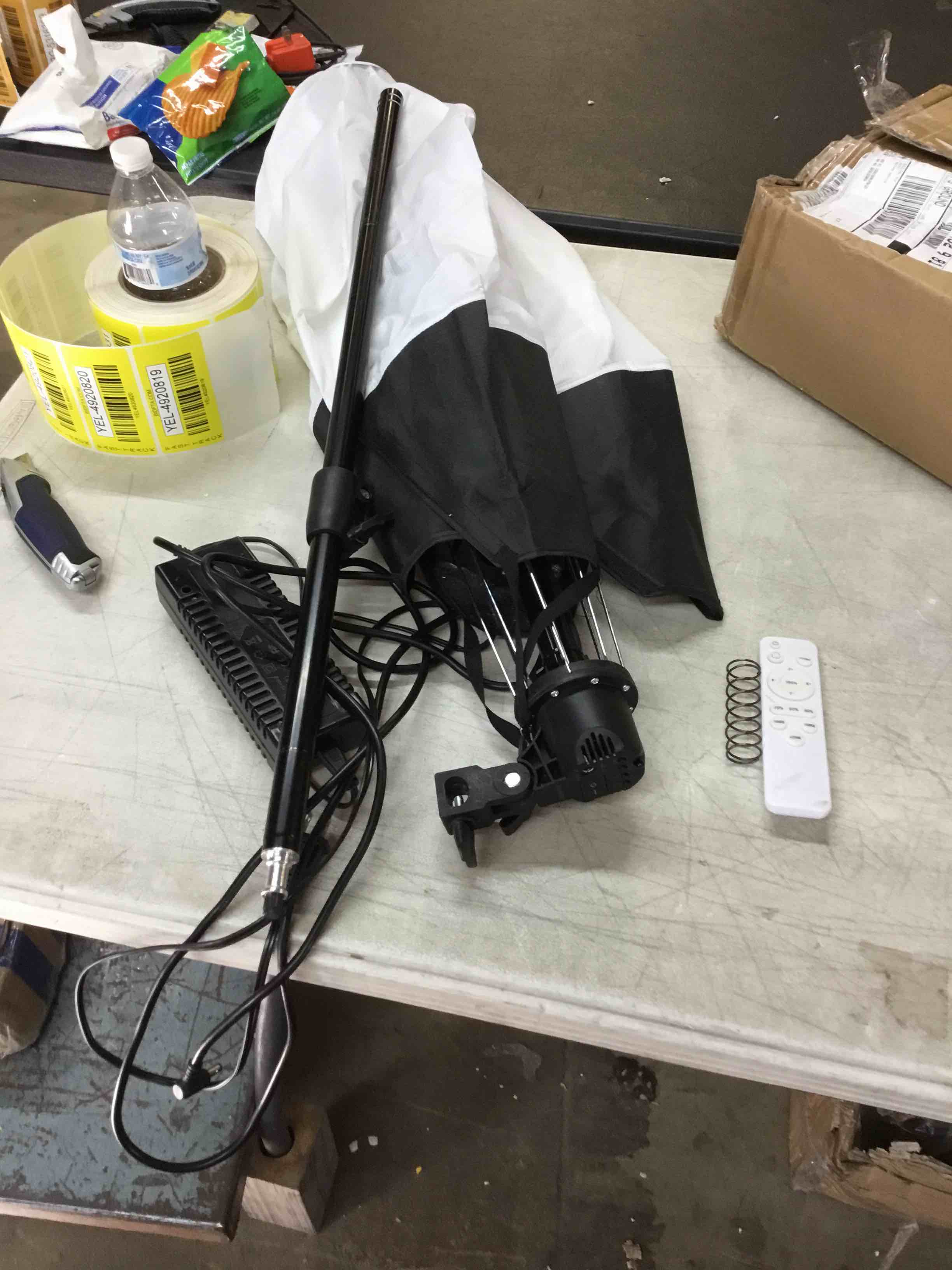 https://s3.amazonaws.com/lotting-images-prod/bidfta/YEL4920819_1696968728465.jpeg