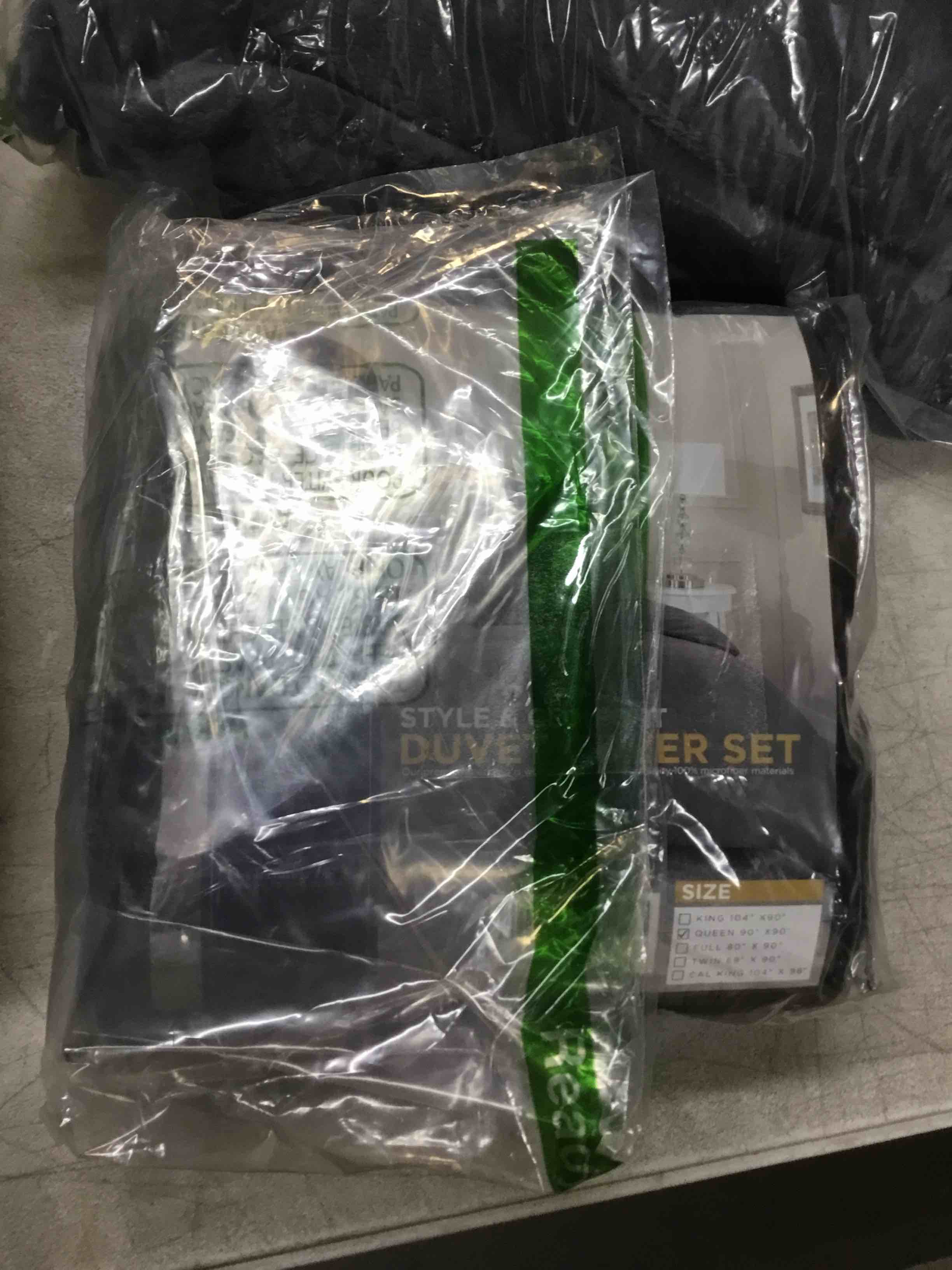 https://s3.amazonaws.com/lotting-images-prod/bidfta/YEL4920973_1697746772898.jpeg