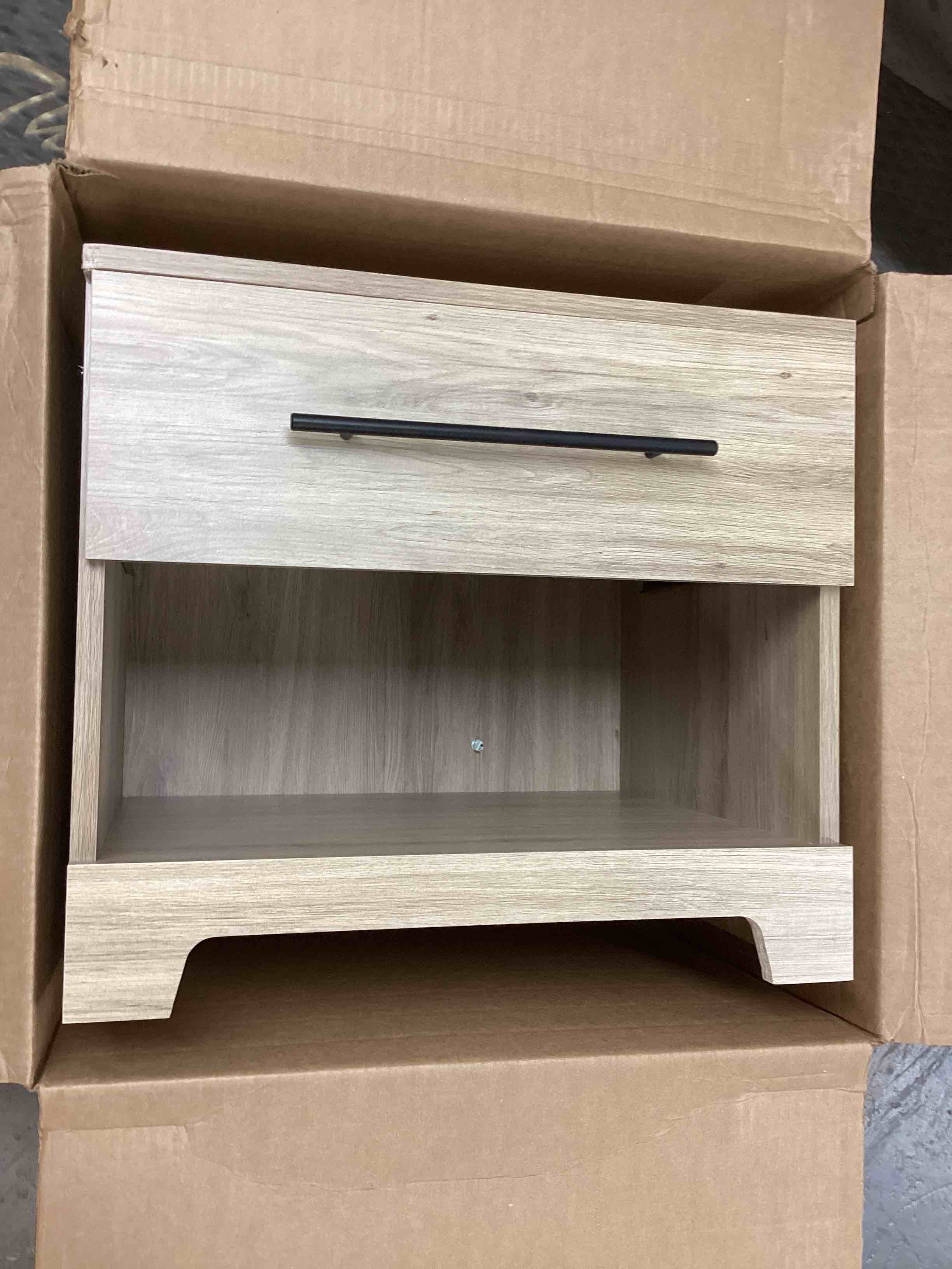 https://s3.amazonaws.com/lotting-images-prod/bidfta/YEL4922726_1694037944752.jpeg