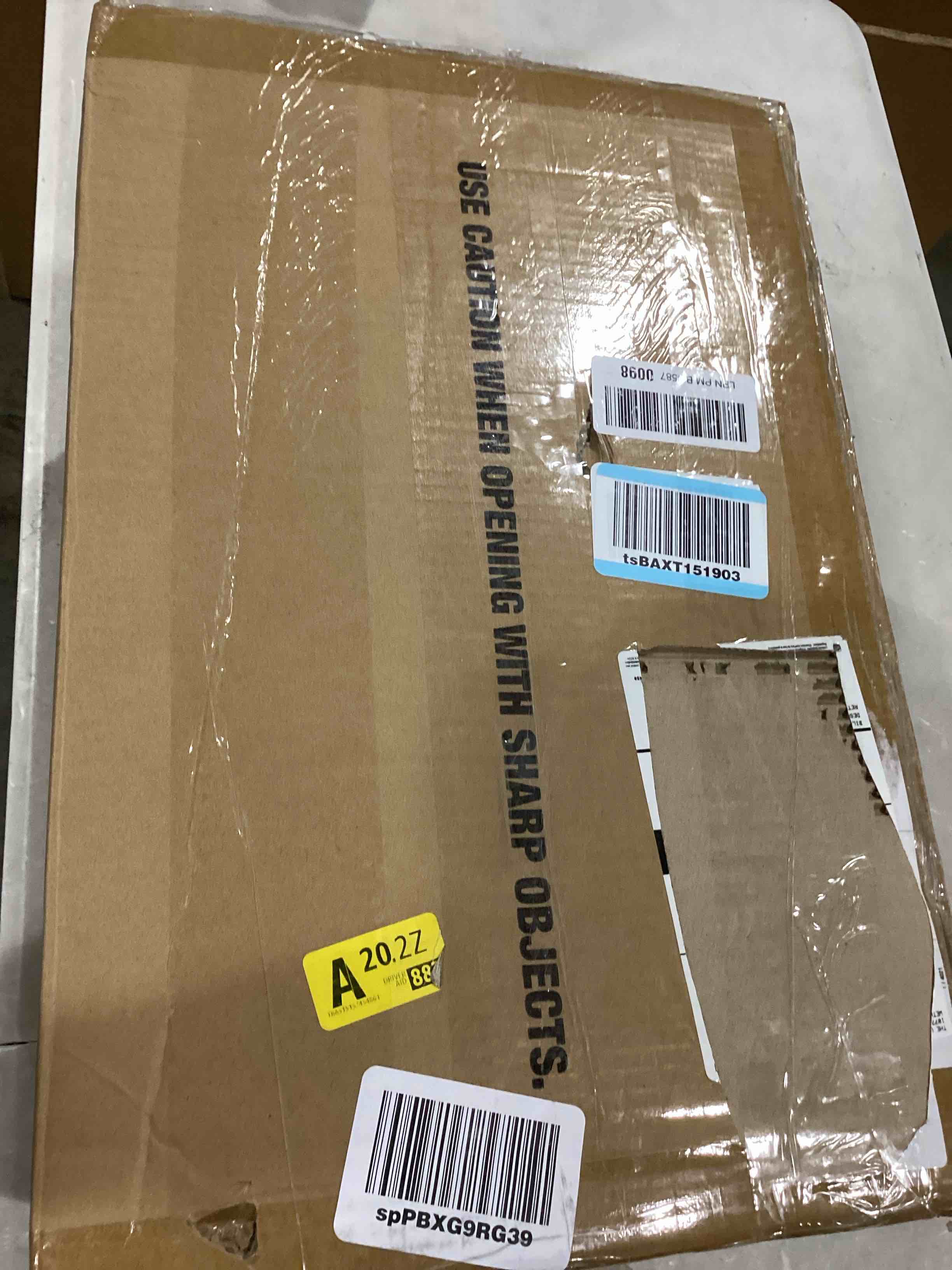 https://s3.amazonaws.com/lotting-images-prod/bidfta/YEL4928207_1727706904279.jpeg