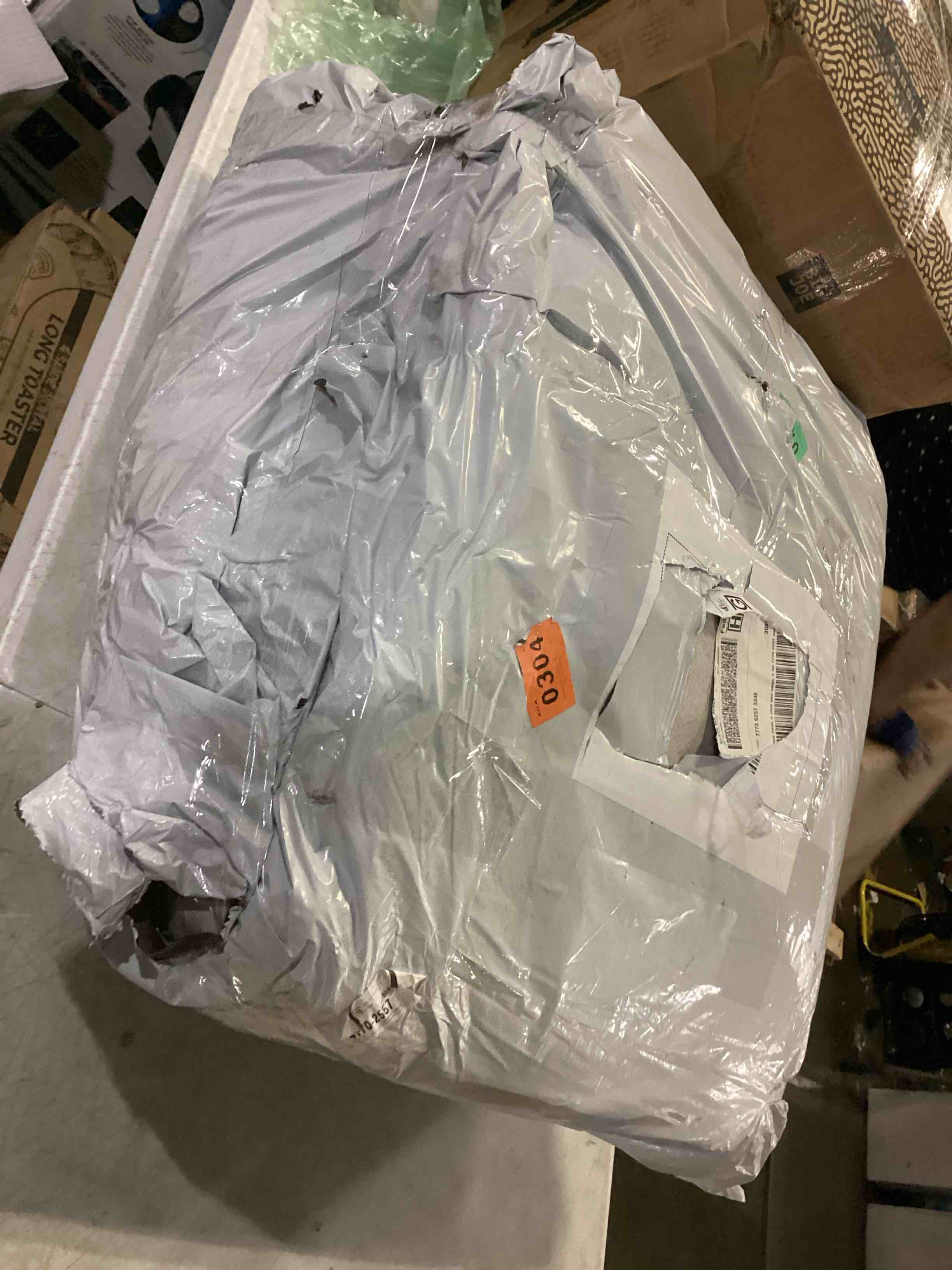 https://s3.amazonaws.com/lotting-images-prod/bidfta/YEL4929471_1725563080810.jpeg