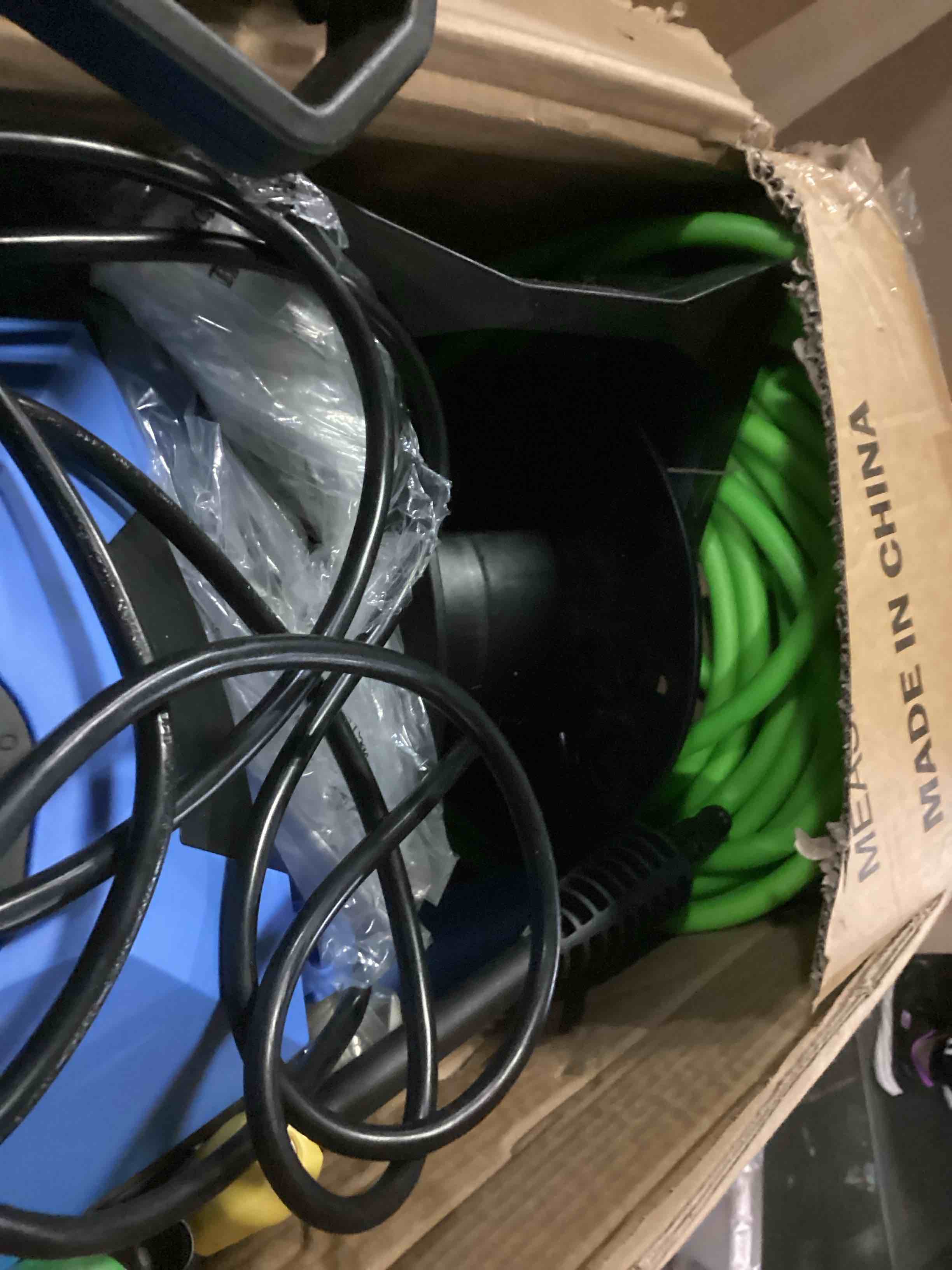 https://s3.amazonaws.com/lotting-images-prod/bidfta/YEL4929628_1725884240195.jpeg