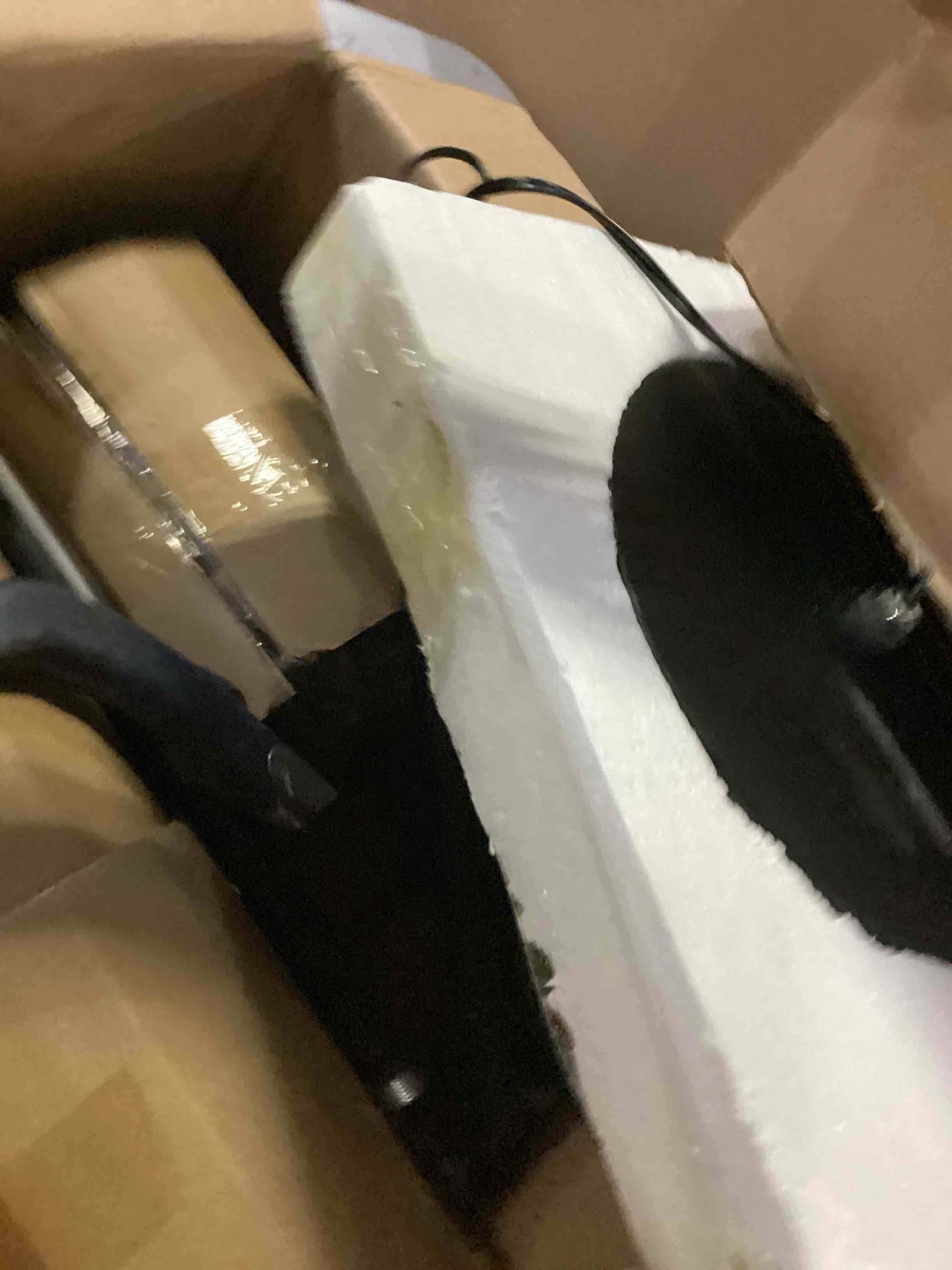https://s3.amazonaws.com/lotting-images-prod/bidfta/YEL4929902_1726058974575.jpeg