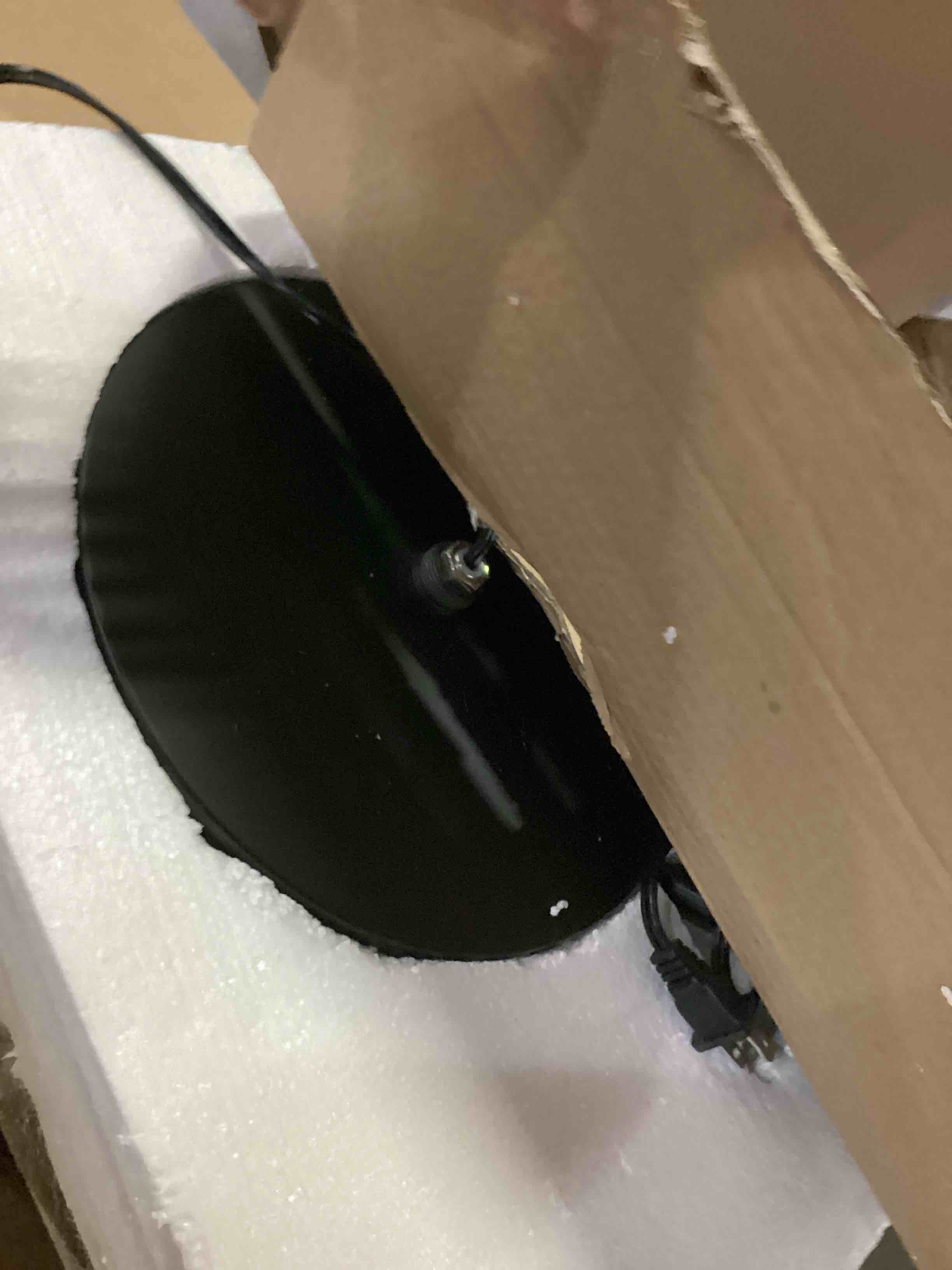 https://s3.amazonaws.com/lotting-images-prod/bidfta/YEL4929902_1726058976677.jpeg