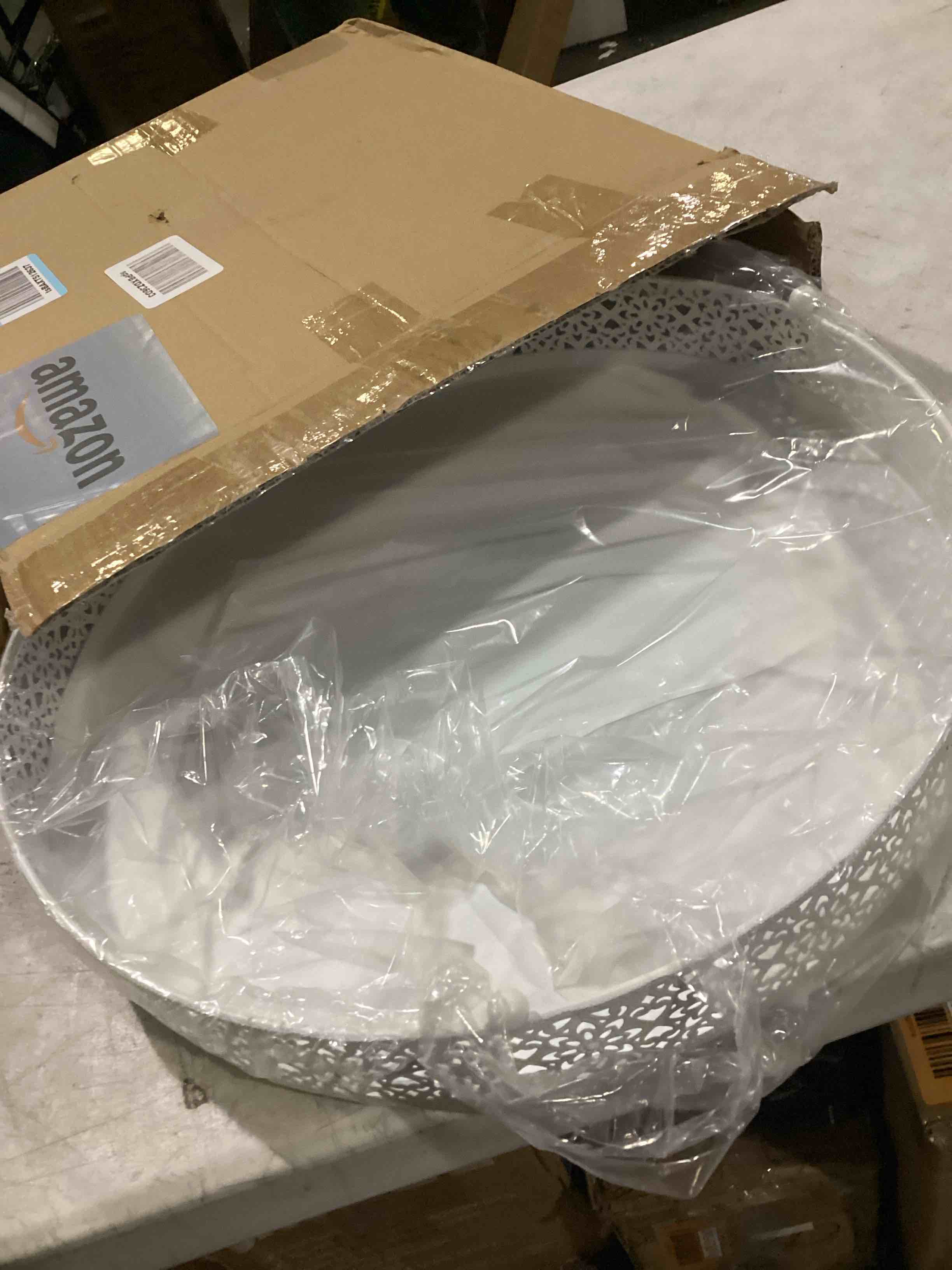 https://s3.amazonaws.com/lotting-images-prod/bidfta/YEL4930782_1726764134399.jpeg
