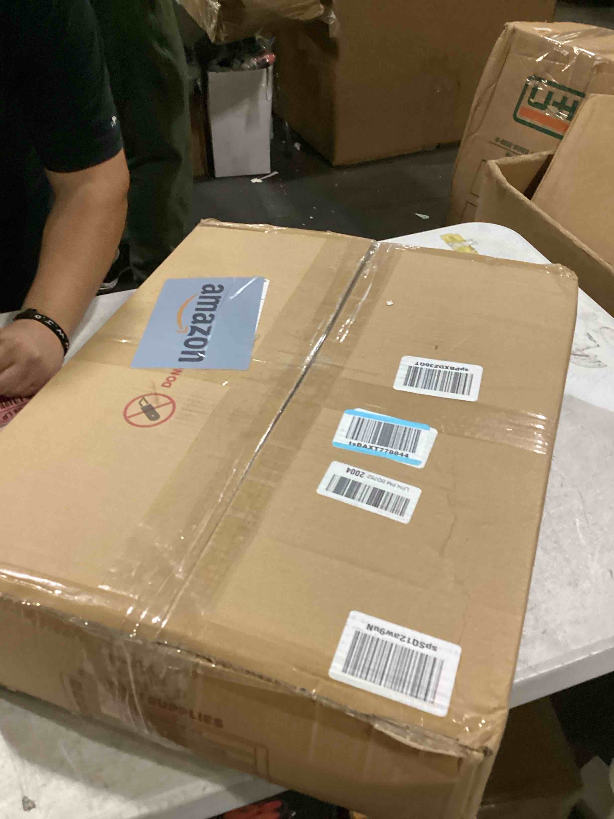 https://s3.amazonaws.com/lotting-images-prod/bidfta/YEL4930795_1726765305176.jpeg