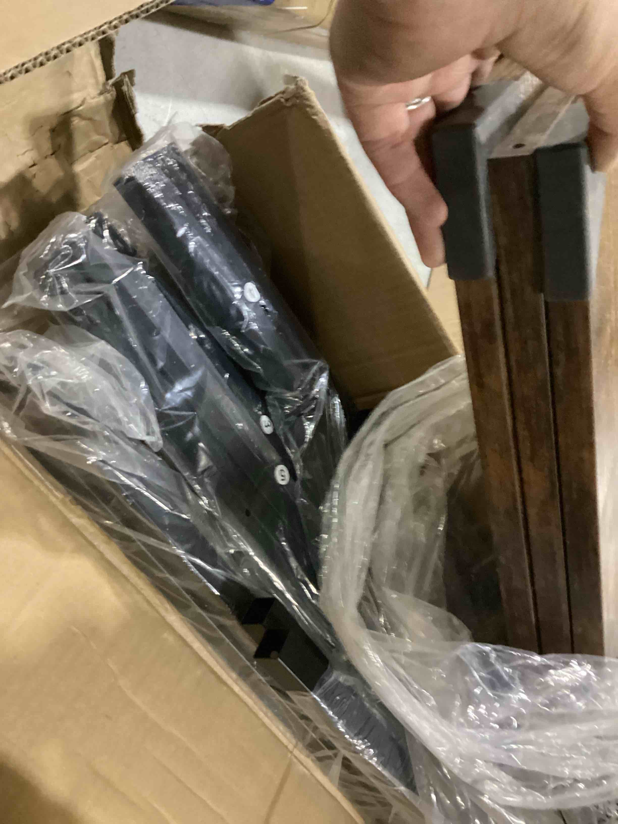 https://s3.amazonaws.com/lotting-images-prod/bidfta/YEL4930830_1726769997473.jpeg