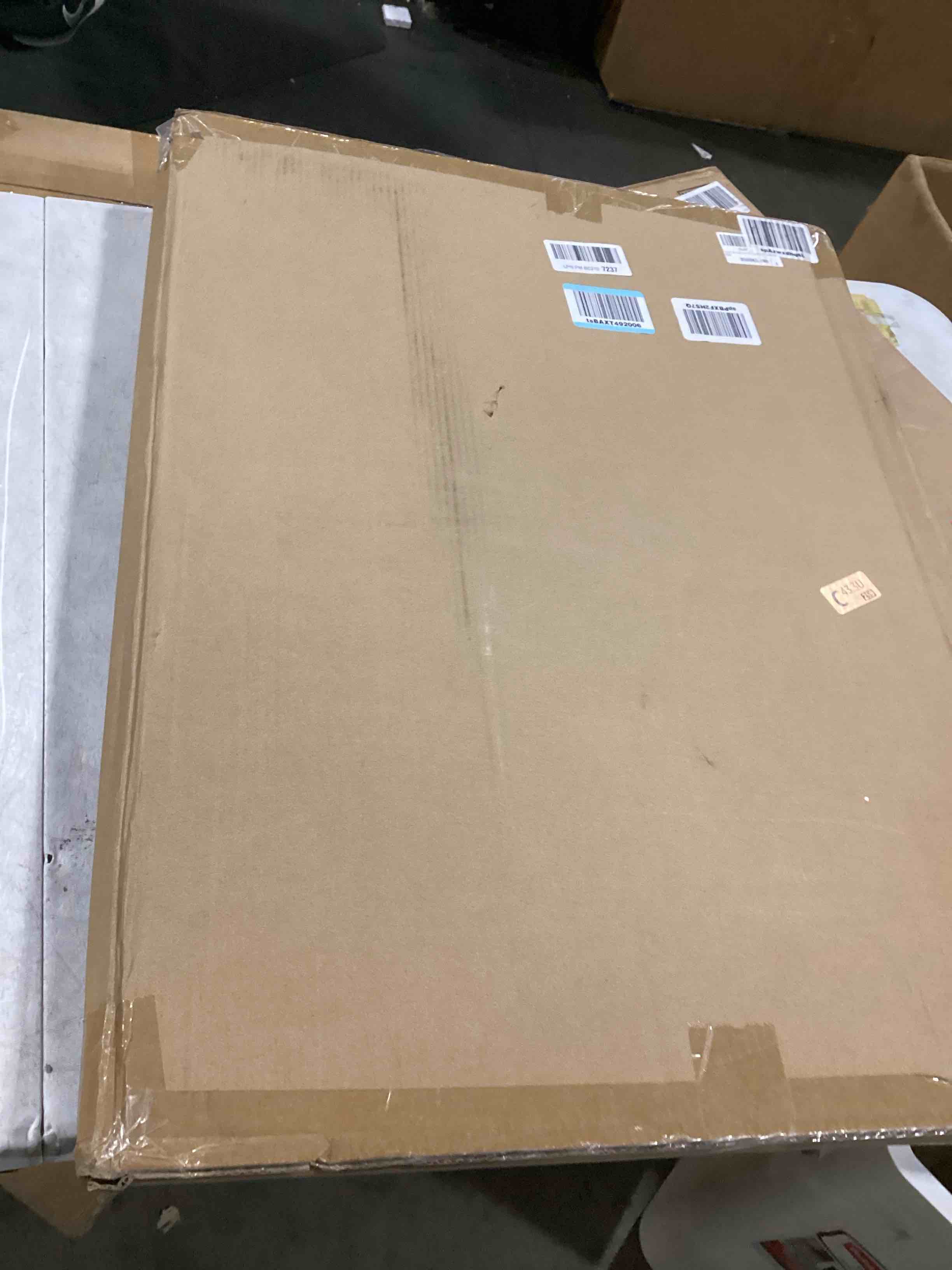 https://s3.amazonaws.com/lotting-images-prod/bidfta/YEL4930880_1726833270097.jpeg