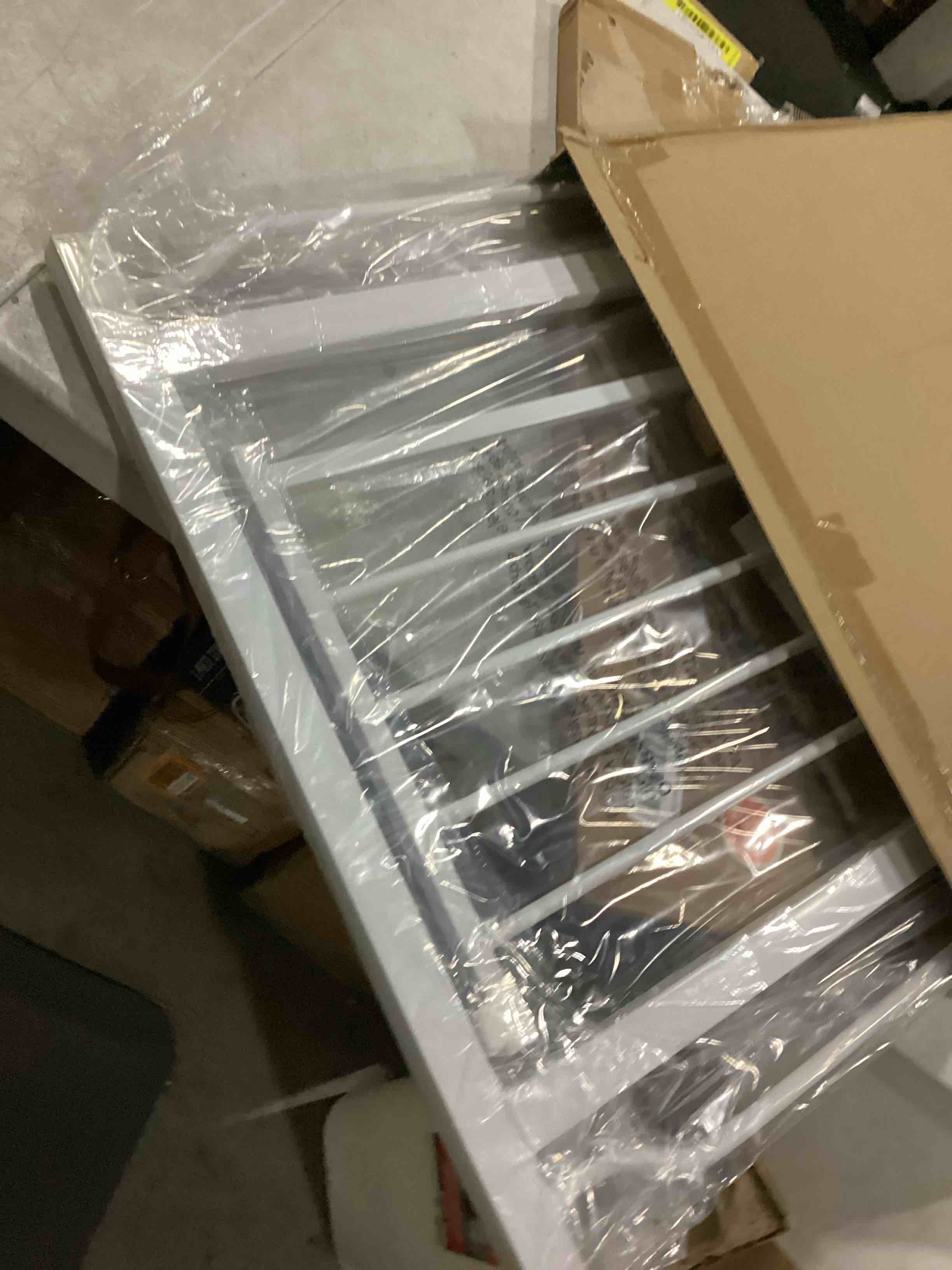 https://s3.amazonaws.com/lotting-images-prod/bidfta/YEL4930880_1726833301298.jpeg