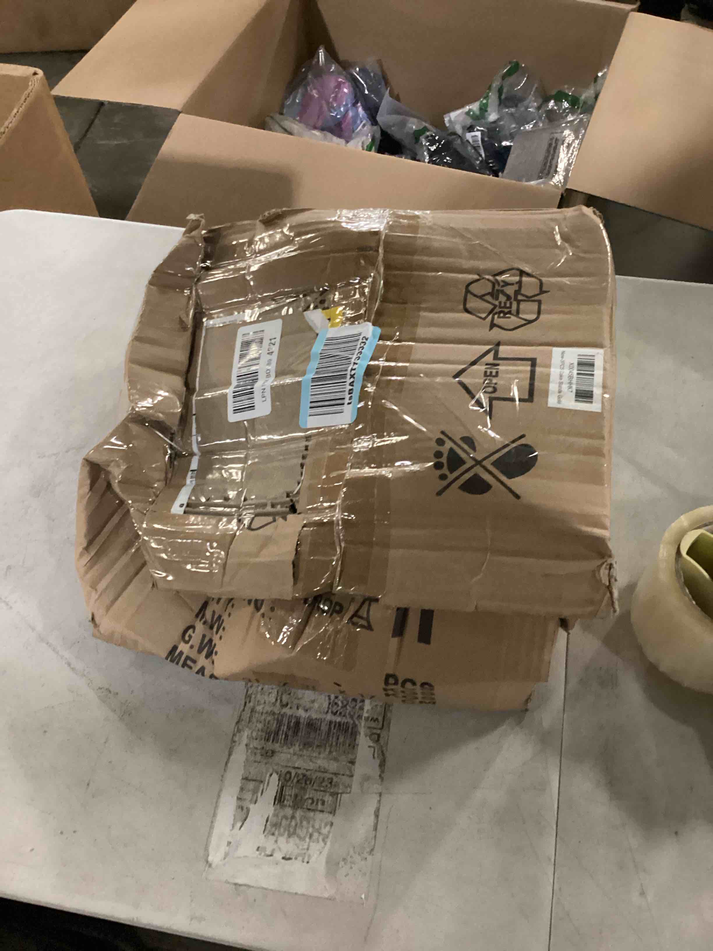 https://s3.amazonaws.com/lotting-images-prod/bidfta/YEL4931305_1726252619652.jpeg