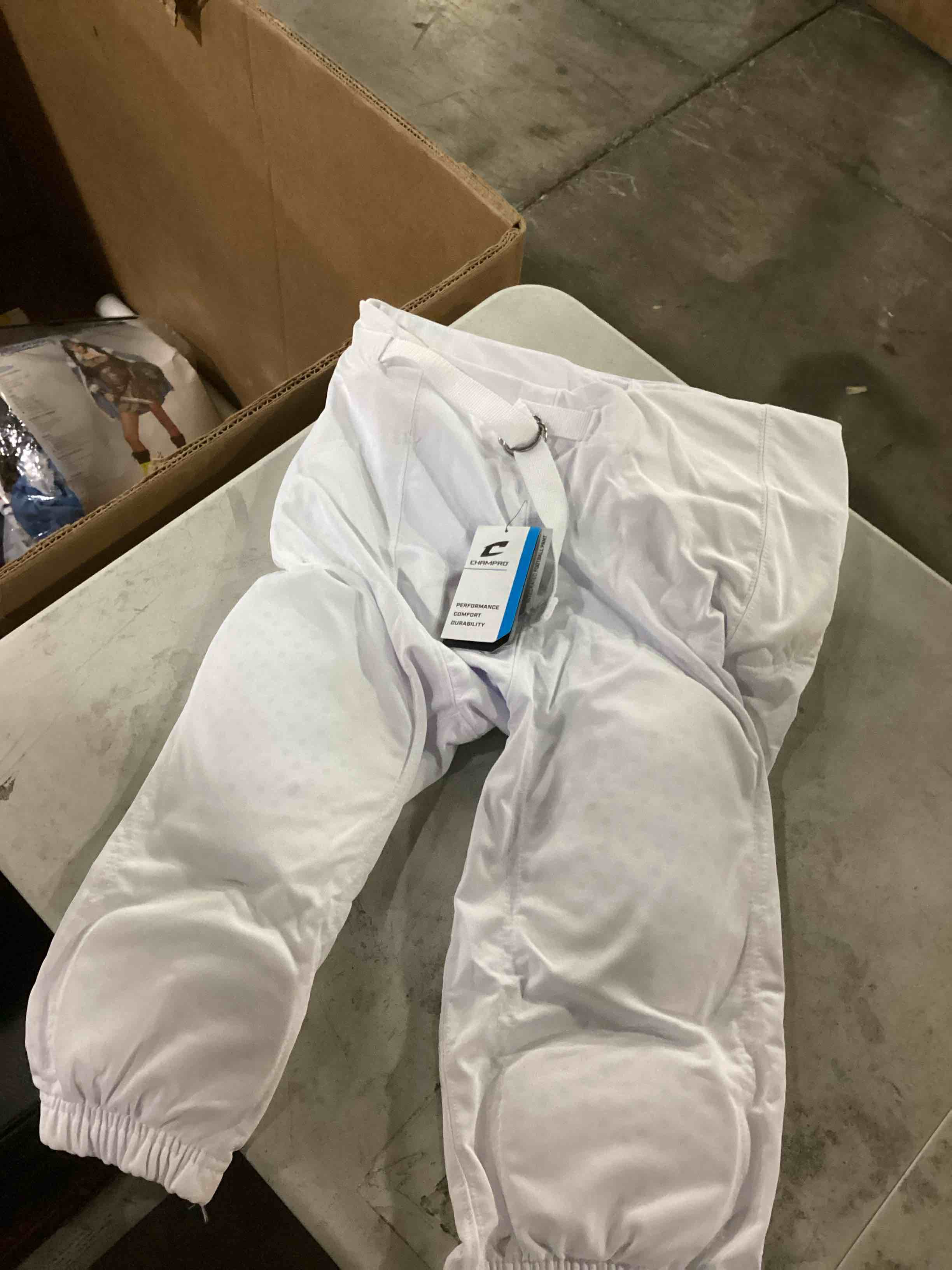 https://s3.amazonaws.com/lotting-images-prod/bidfta/YEL4931868_1726838444663.jpeg