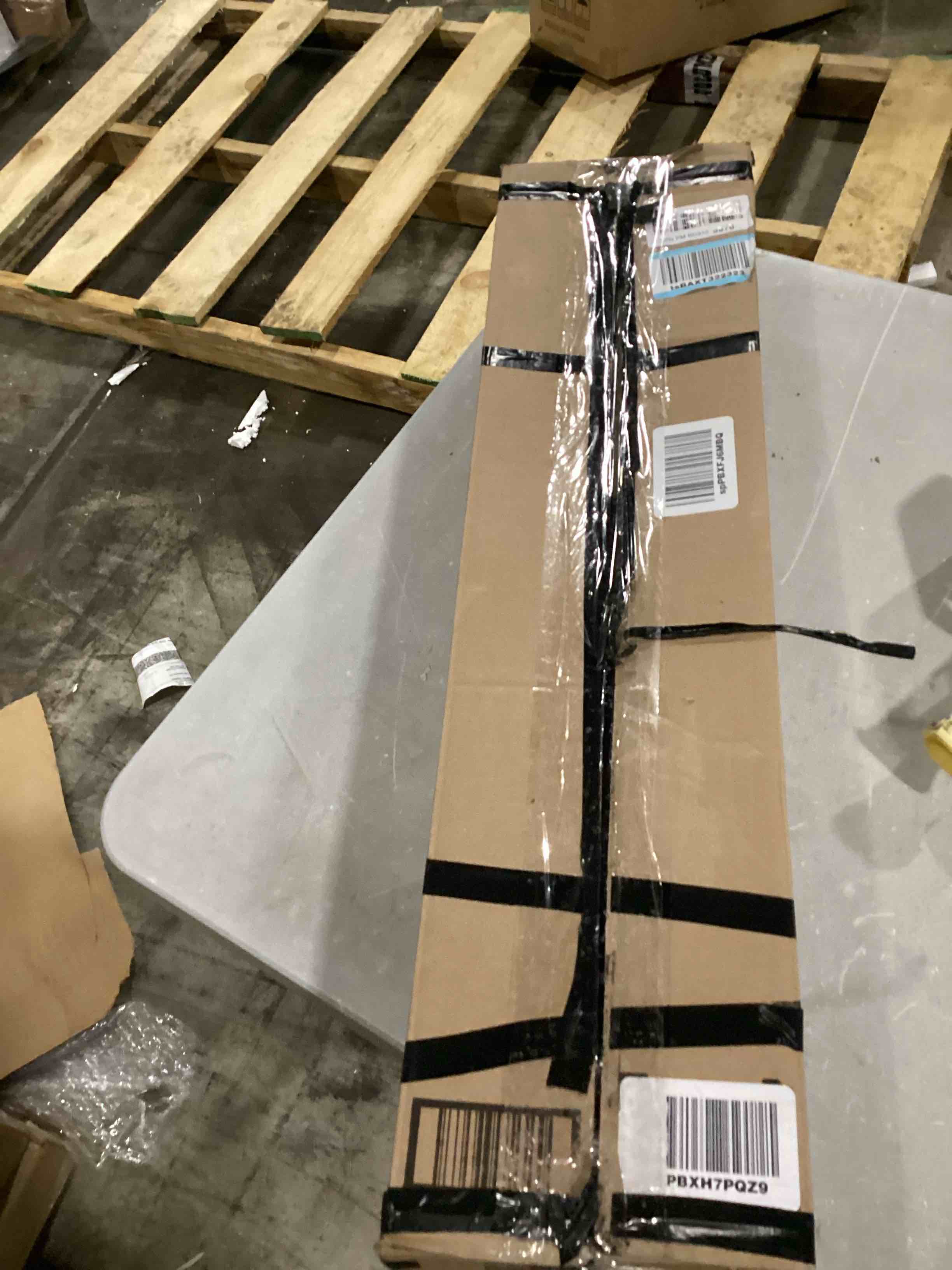 WIFEA Self Adhesive Vinyl Flooring Roll 23.6"x 196"/32 Sq.Ft Marble