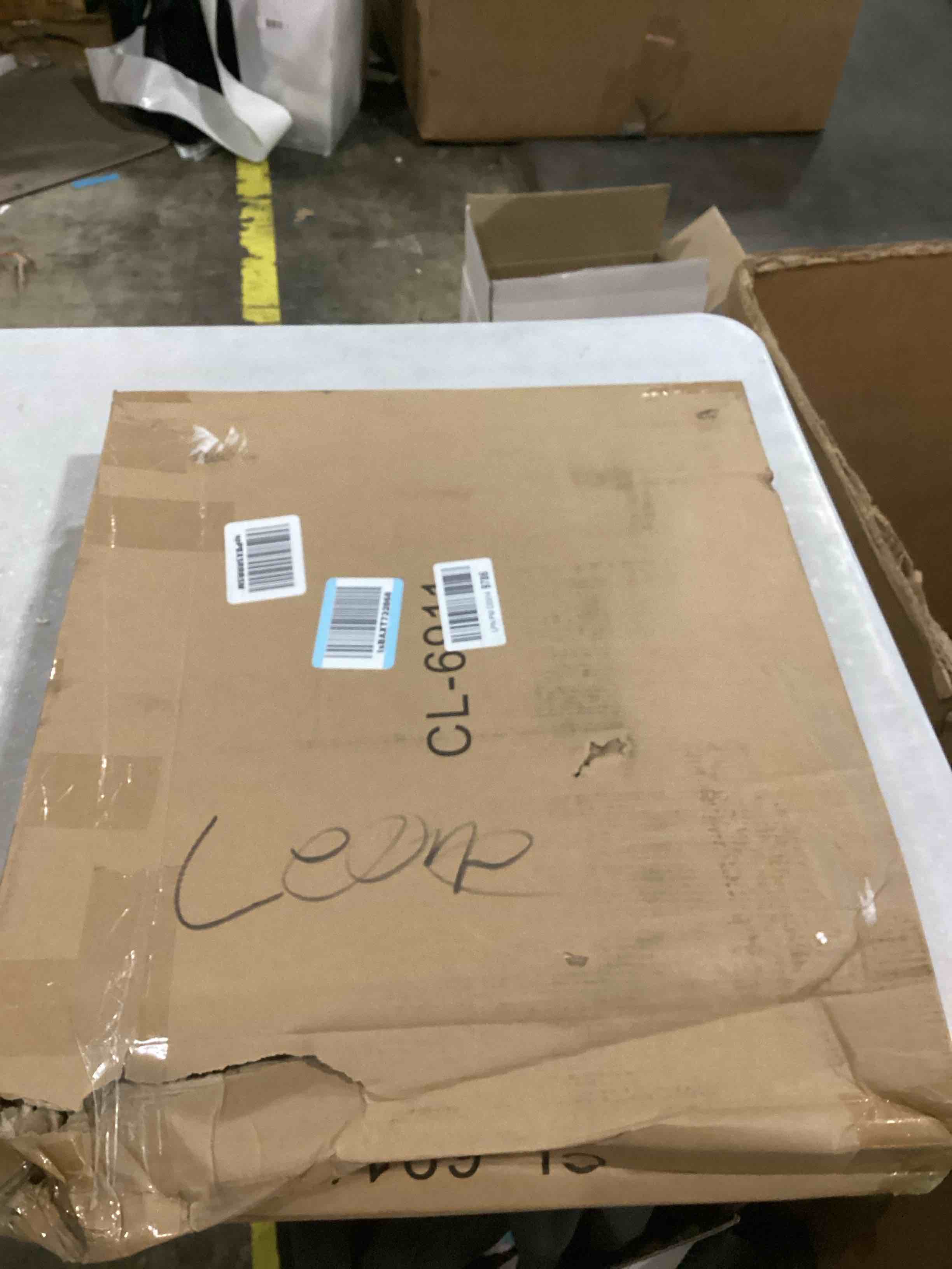 https://s3.amazonaws.com/lotting-images-prod/bidfta/YEL4933071_1728408803790.jpeg