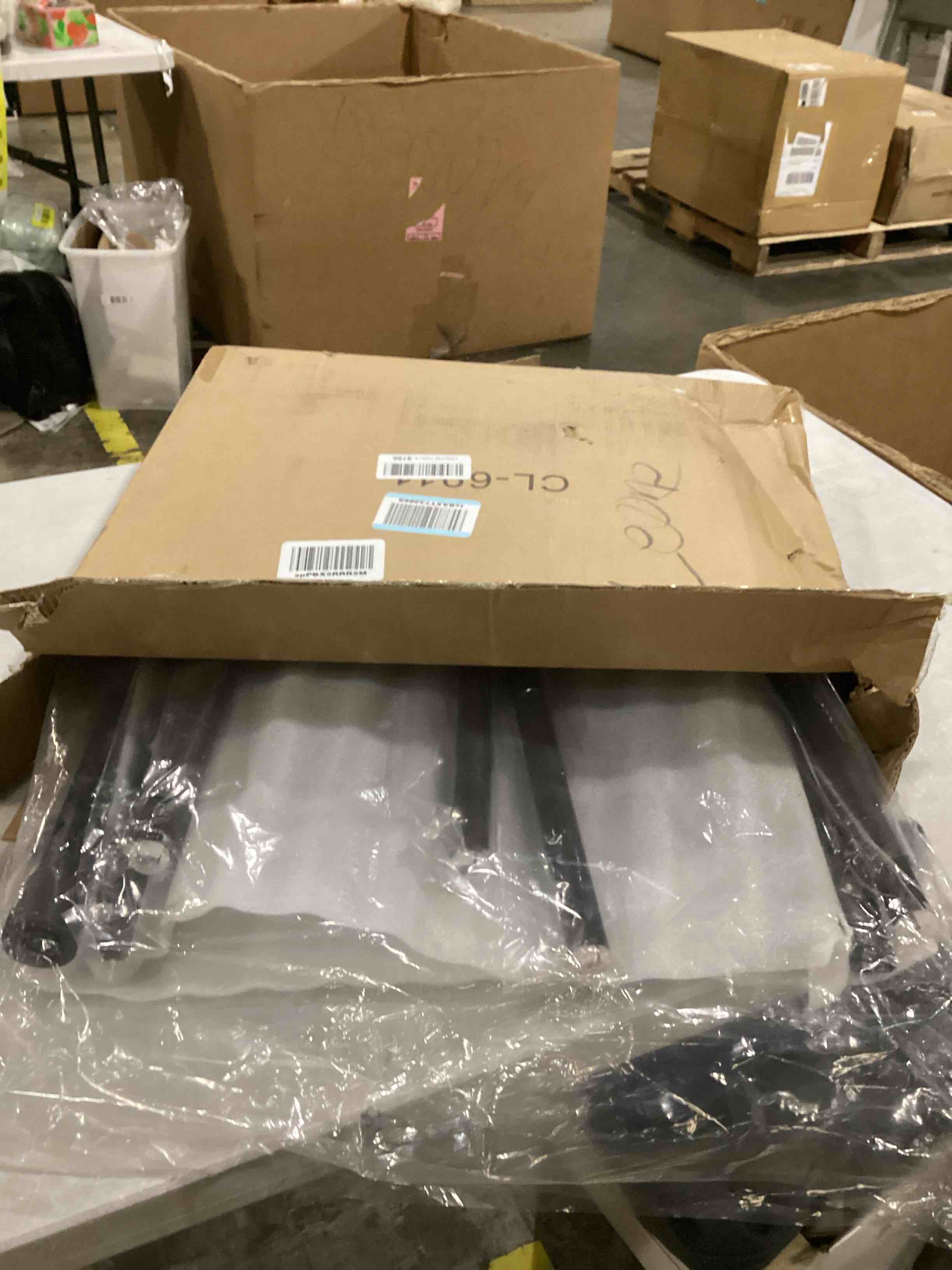 https://s3.amazonaws.com/lotting-images-prod/bidfta/YEL4933071_1728408882378.jpeg