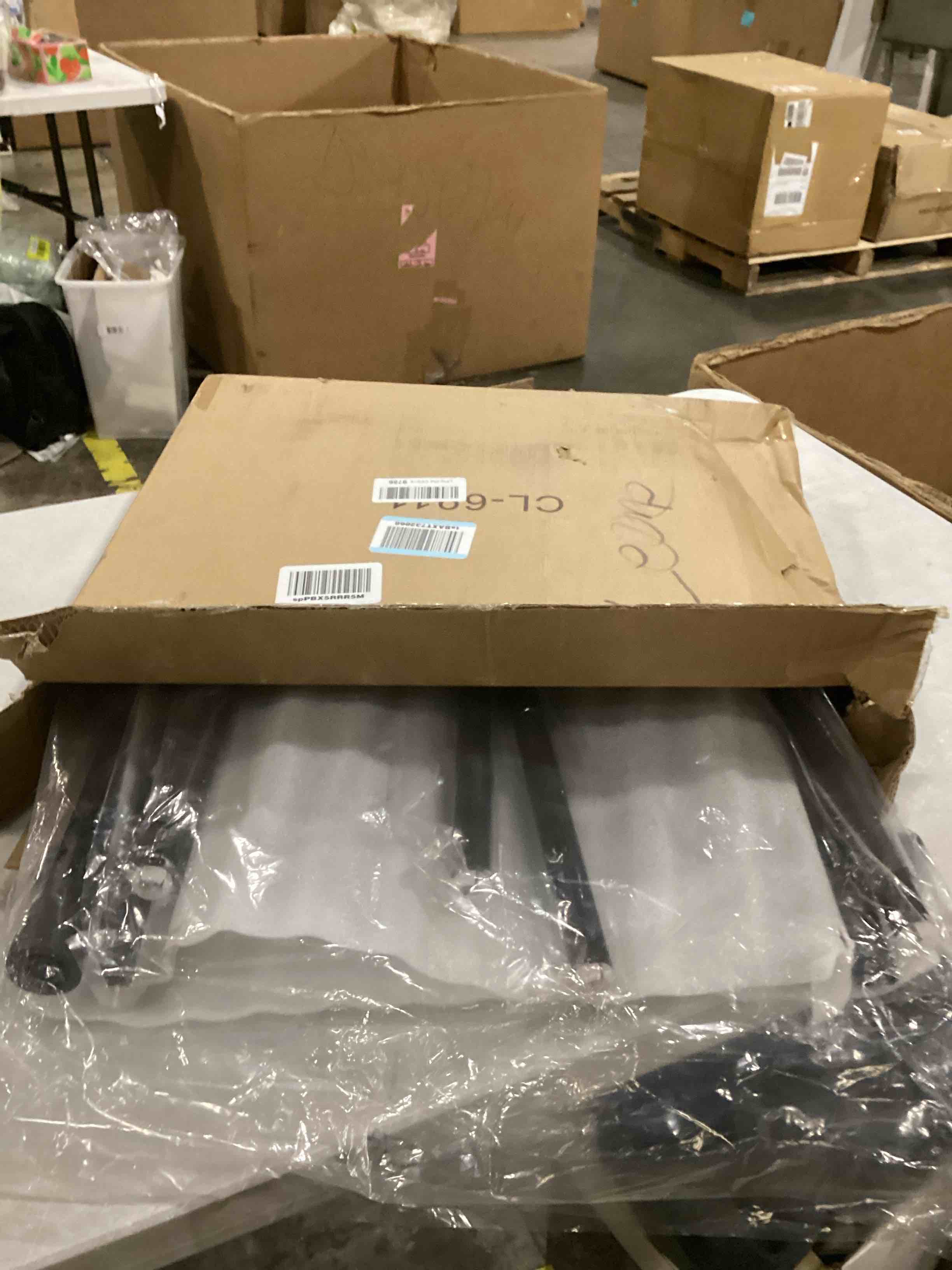 https://s3.amazonaws.com/lotting-images-prod/bidfta/YEL4933071_1728408883271.jpeg