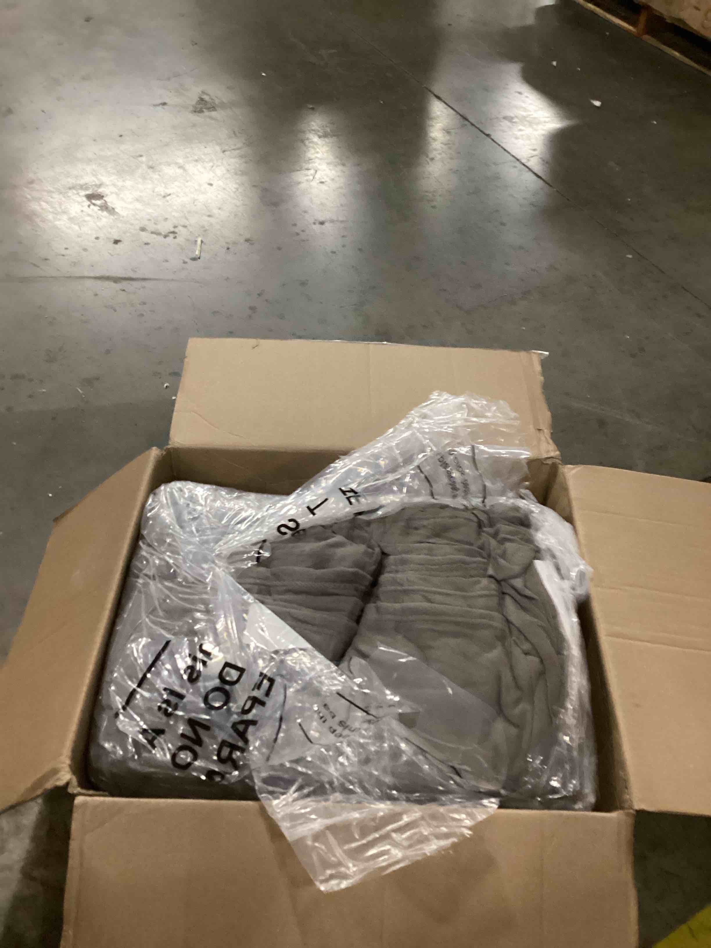 https://s3.amazonaws.com/lotting-images-prod/bidfta/YEL4933305_1728664728136.jpeg