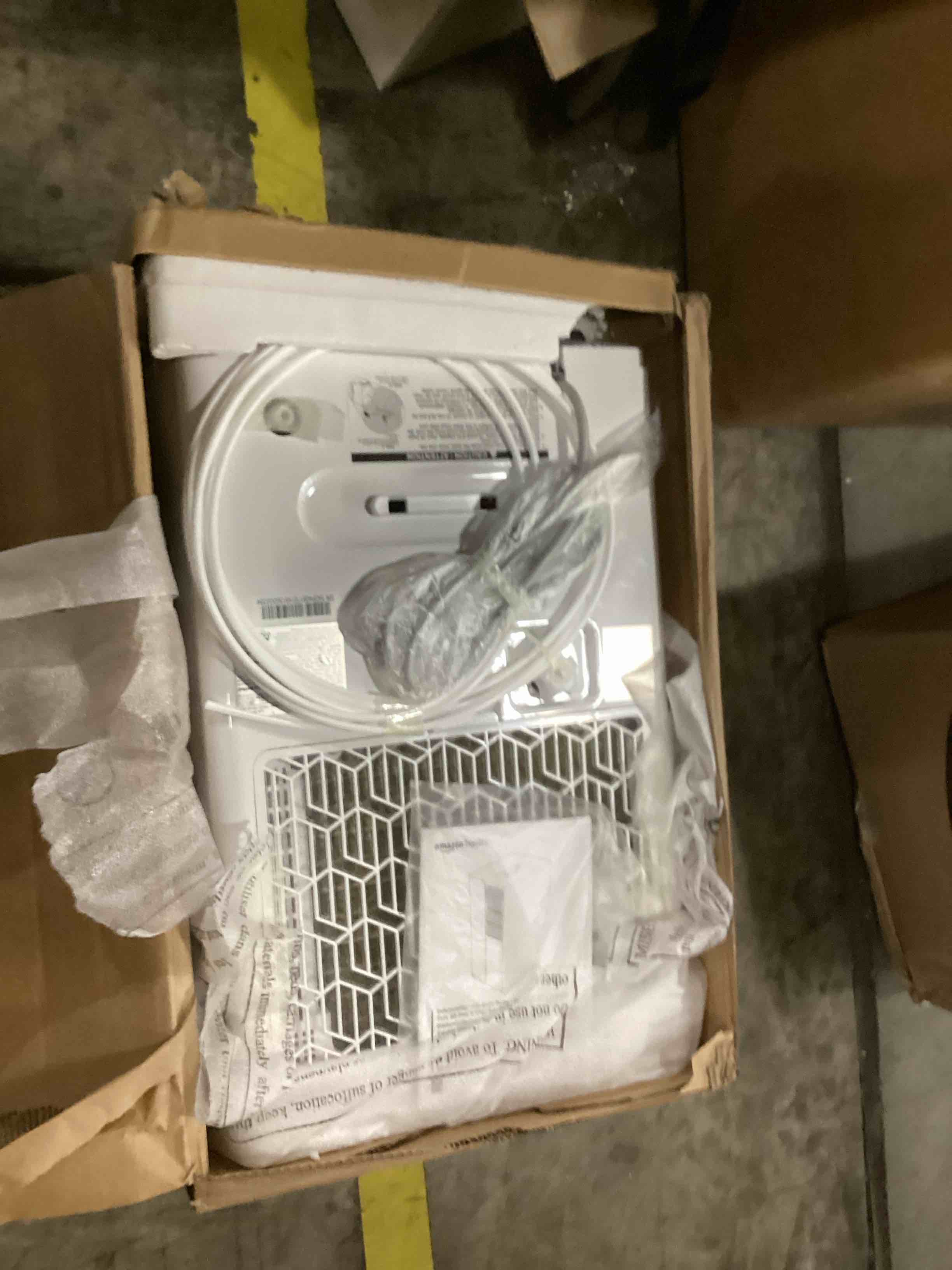 https://s3.amazonaws.com/lotting-images-prod/bidfta/YEL4933308_1728665323473.jpeg