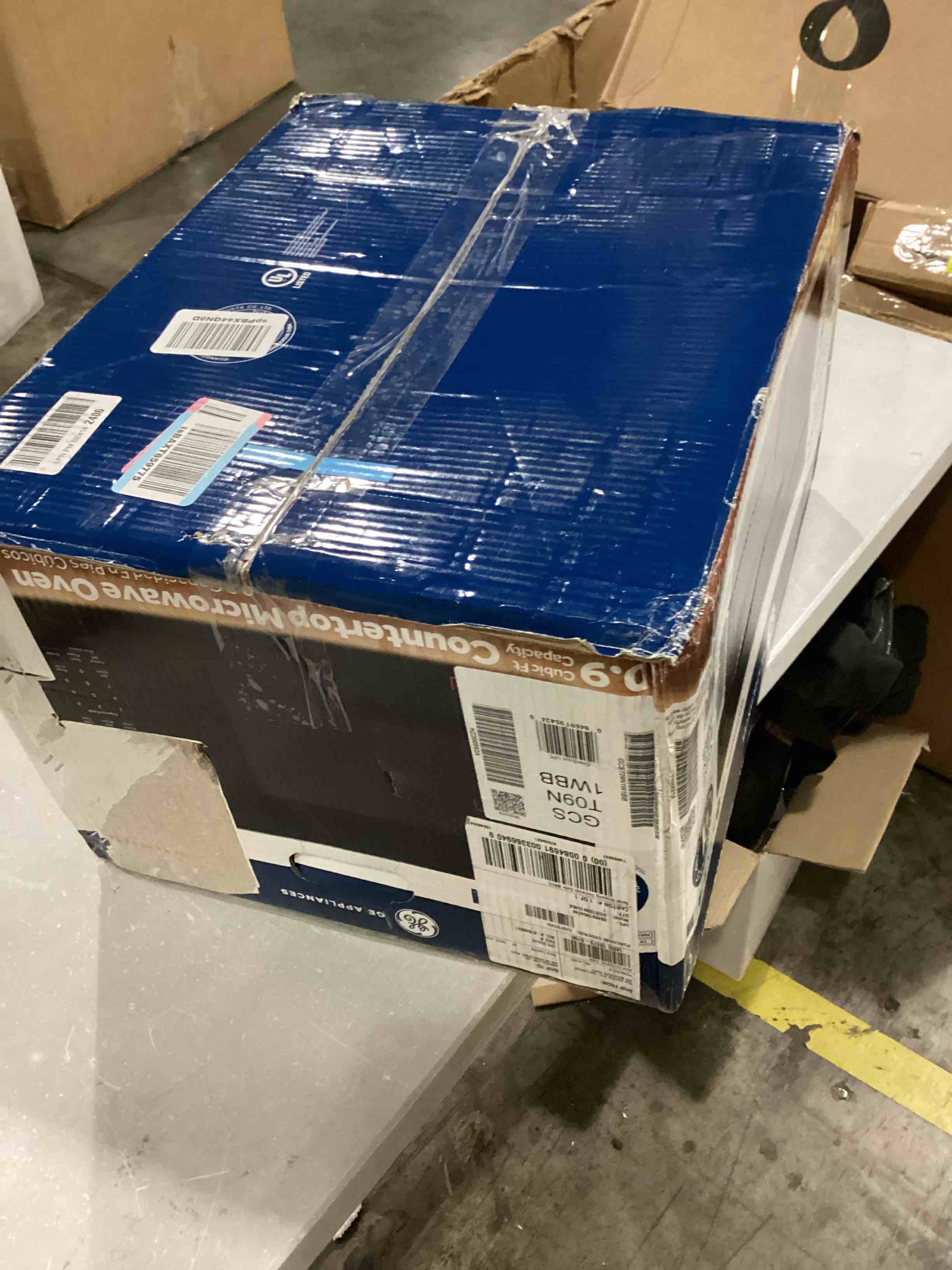 https://s3.amazonaws.com/lotting-images-prod/bidfta/YEL4933357_1728908534063.jpeg
