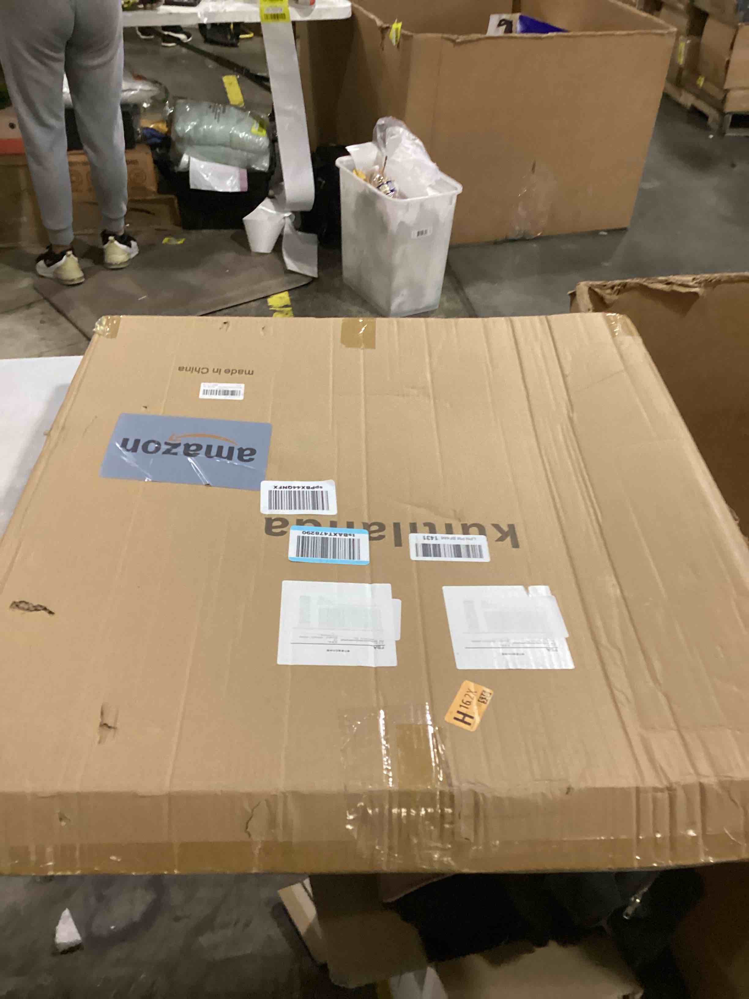 https://s3.amazonaws.com/lotting-images-prod/bidfta/YEL4933362_1728909477989.jpeg