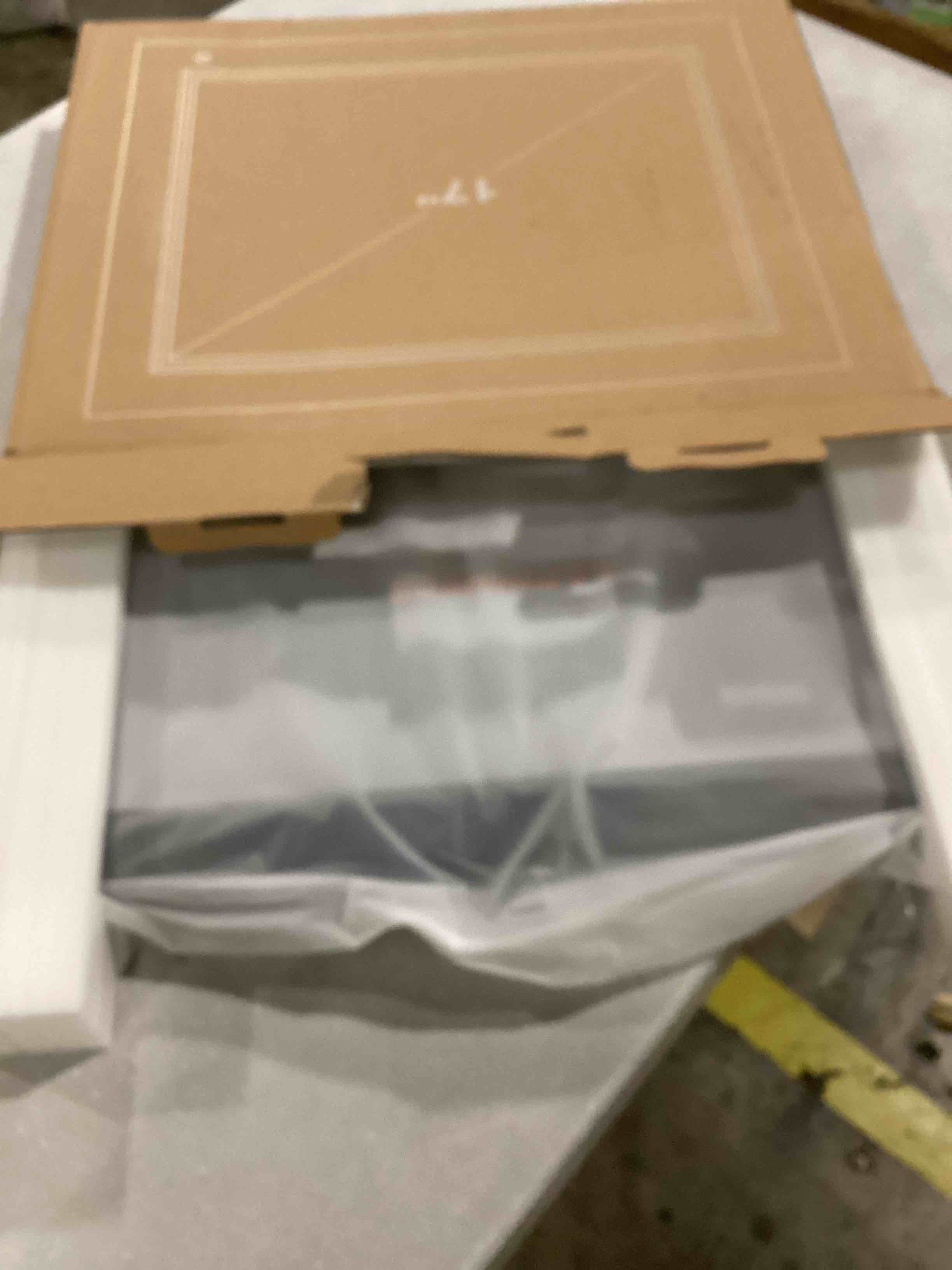 https://s3.amazonaws.com/lotting-images-prod/bidfta/YEL4933508_1728996938830.jpeg