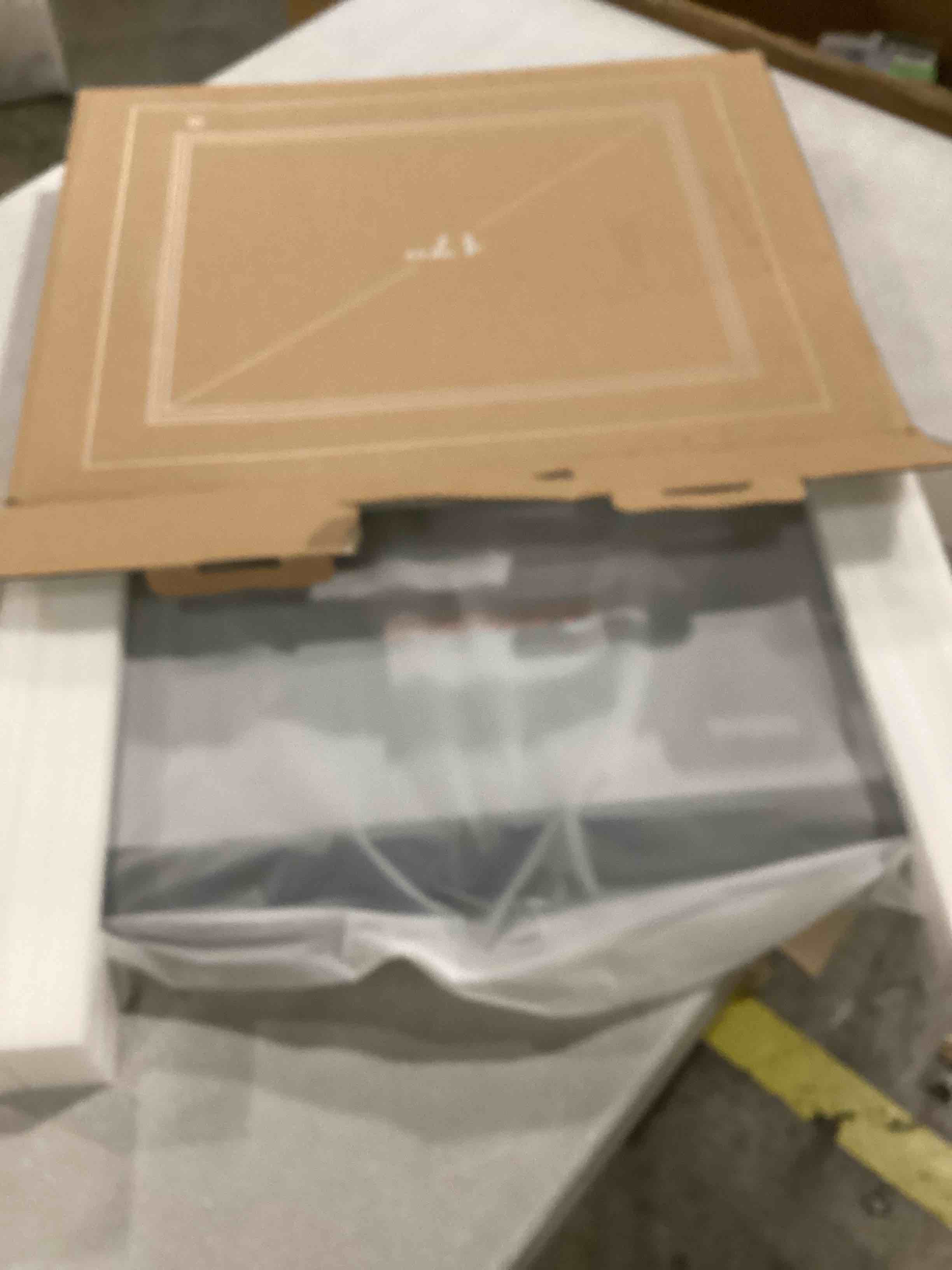 https://s3.amazonaws.com/lotting-images-prod/bidfta/YEL4933508_1728996939876.jpeg