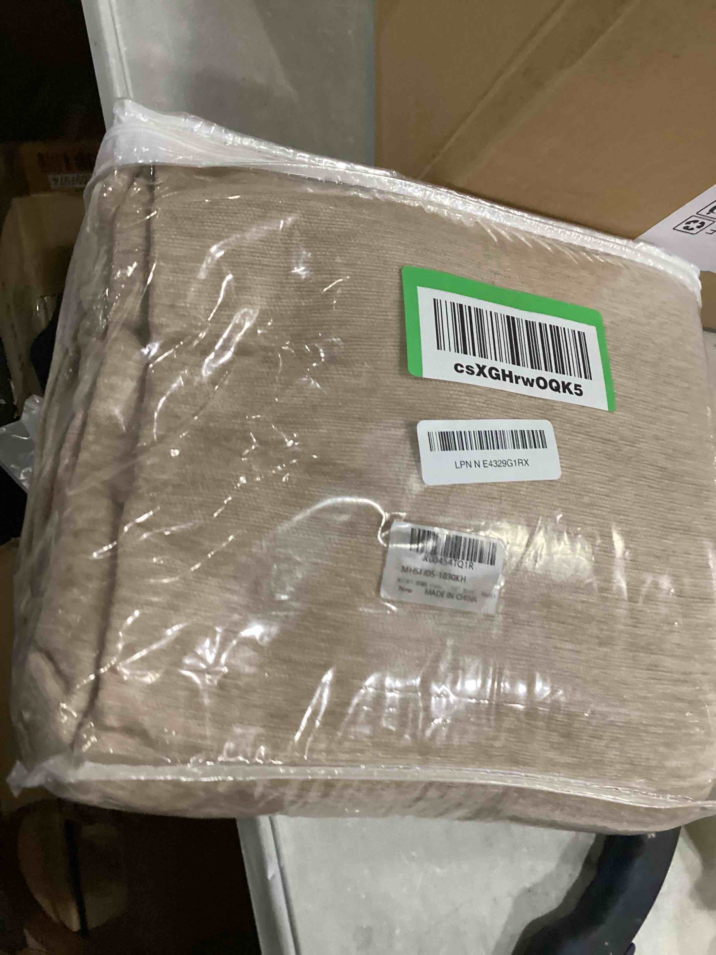 https://s3.amazonaws.com/lotting-images-prod/bidfta/YEL4935057_1727443810823.jpeg