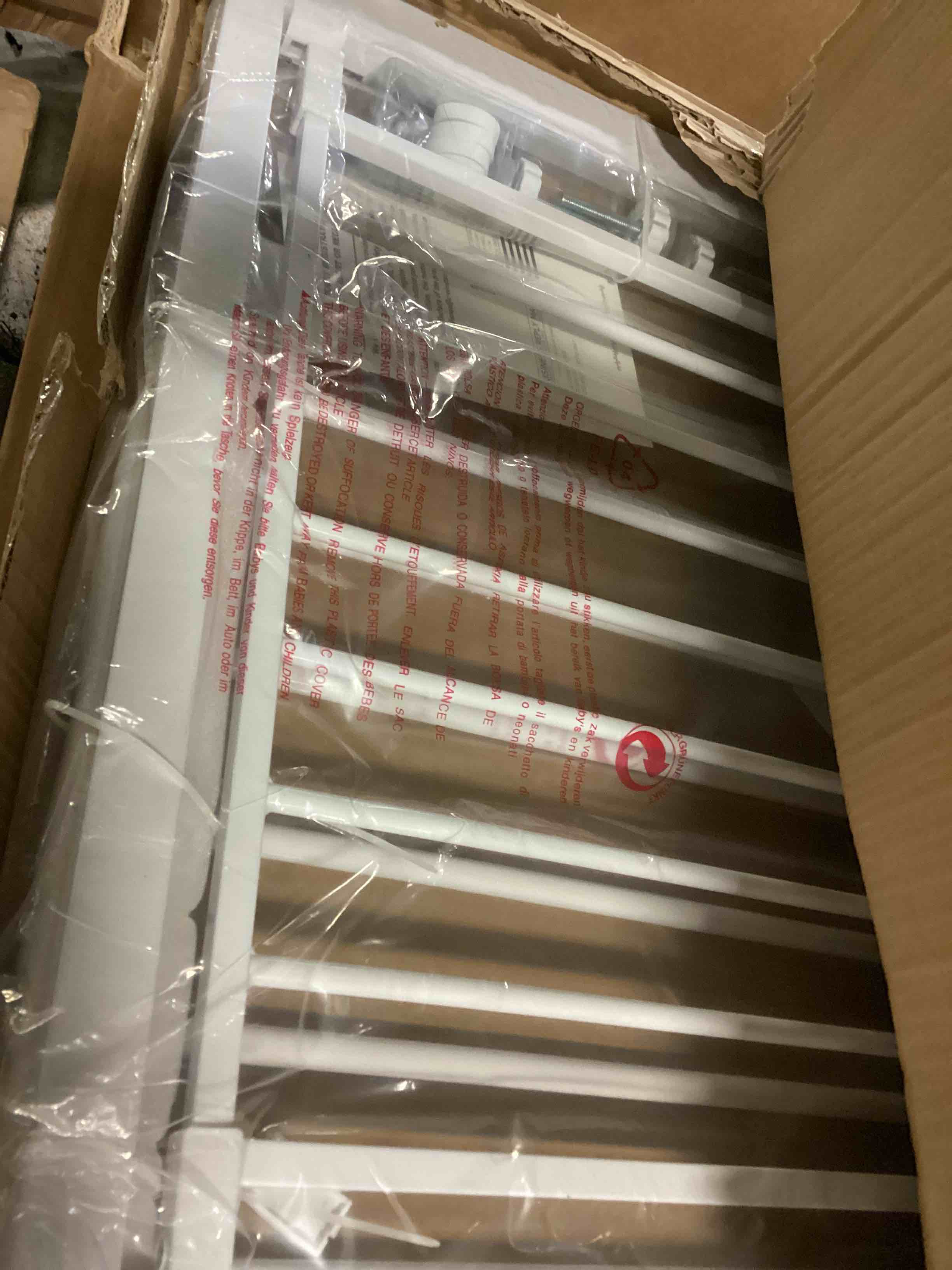 https://s3.amazonaws.com/lotting-images-prod/bidfta/YEL4937252_1728299741796.jpeg