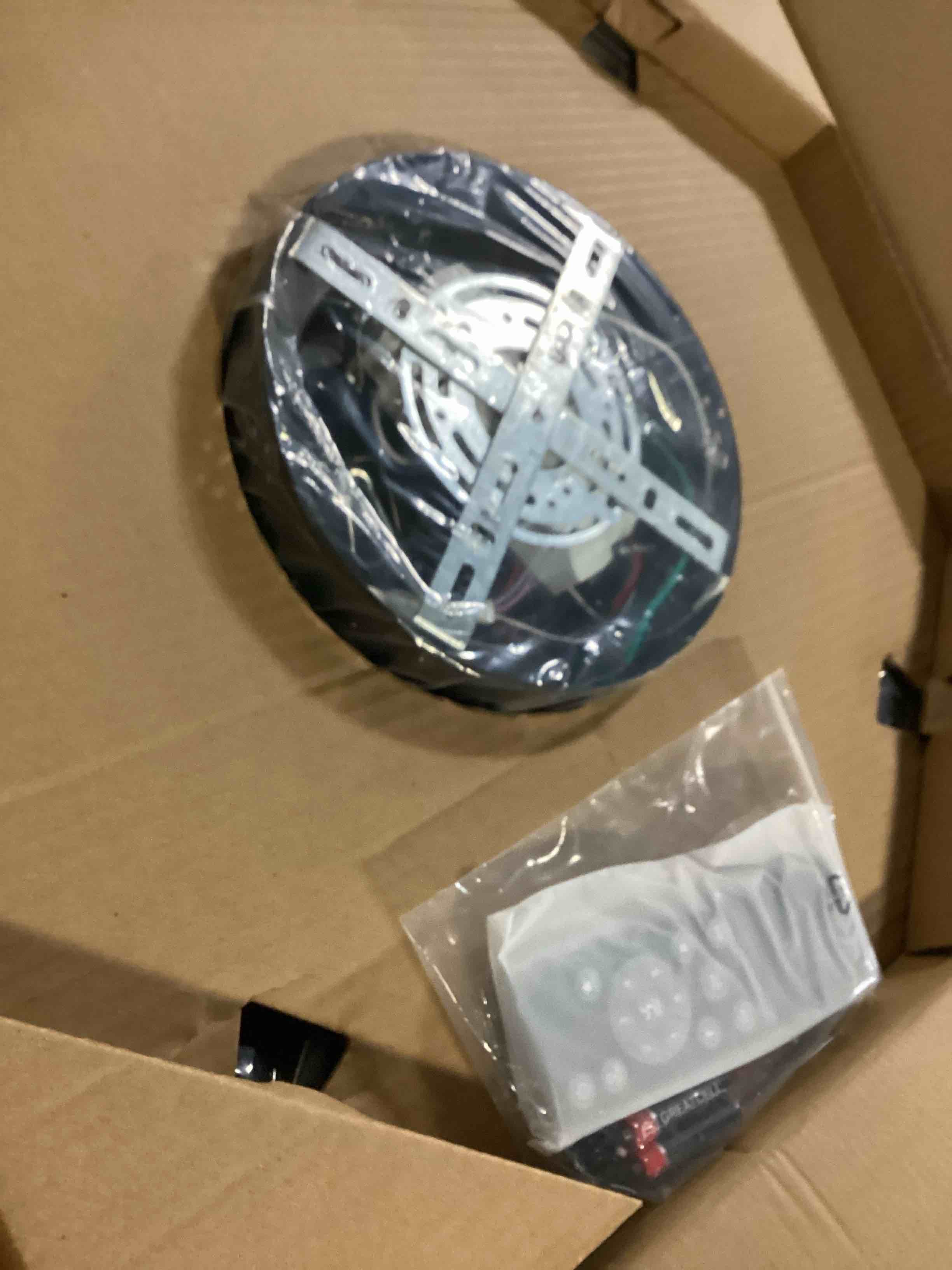https://s3.amazonaws.com/lotting-images-prod/bidfta/YEL4937393_1728397350380.jpeg
